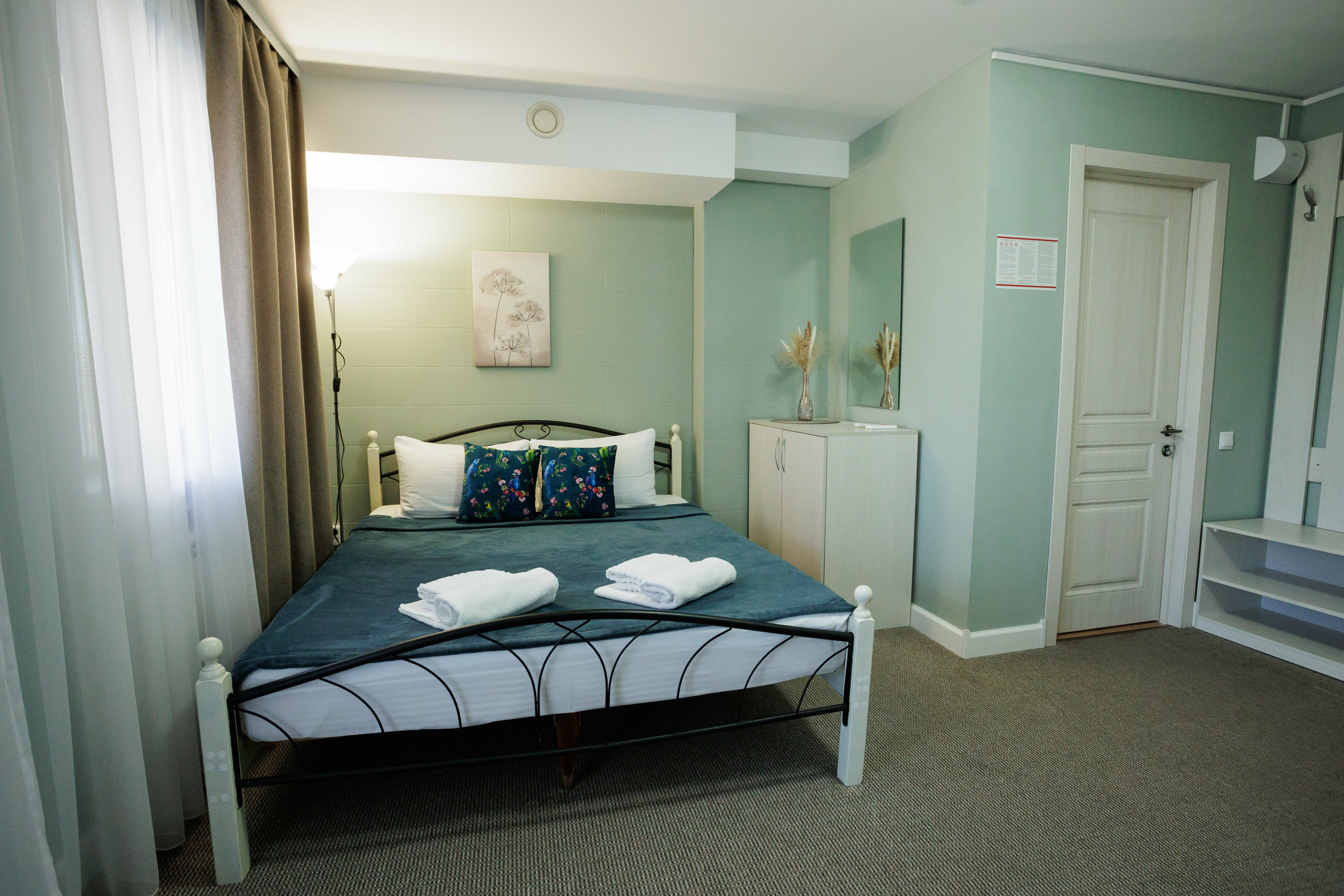 Стандартный номер с  двуспальной кроватью и балконом