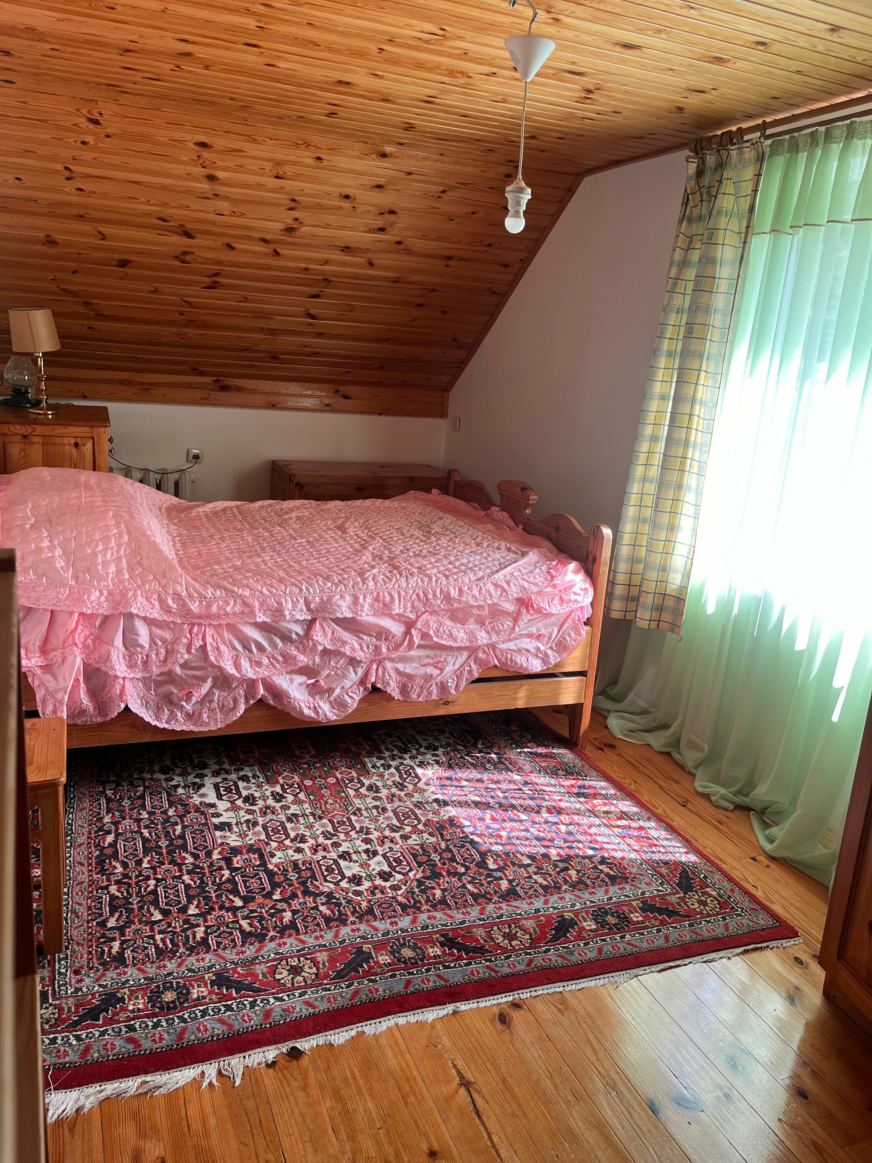 Трехместный номер с видом на горы