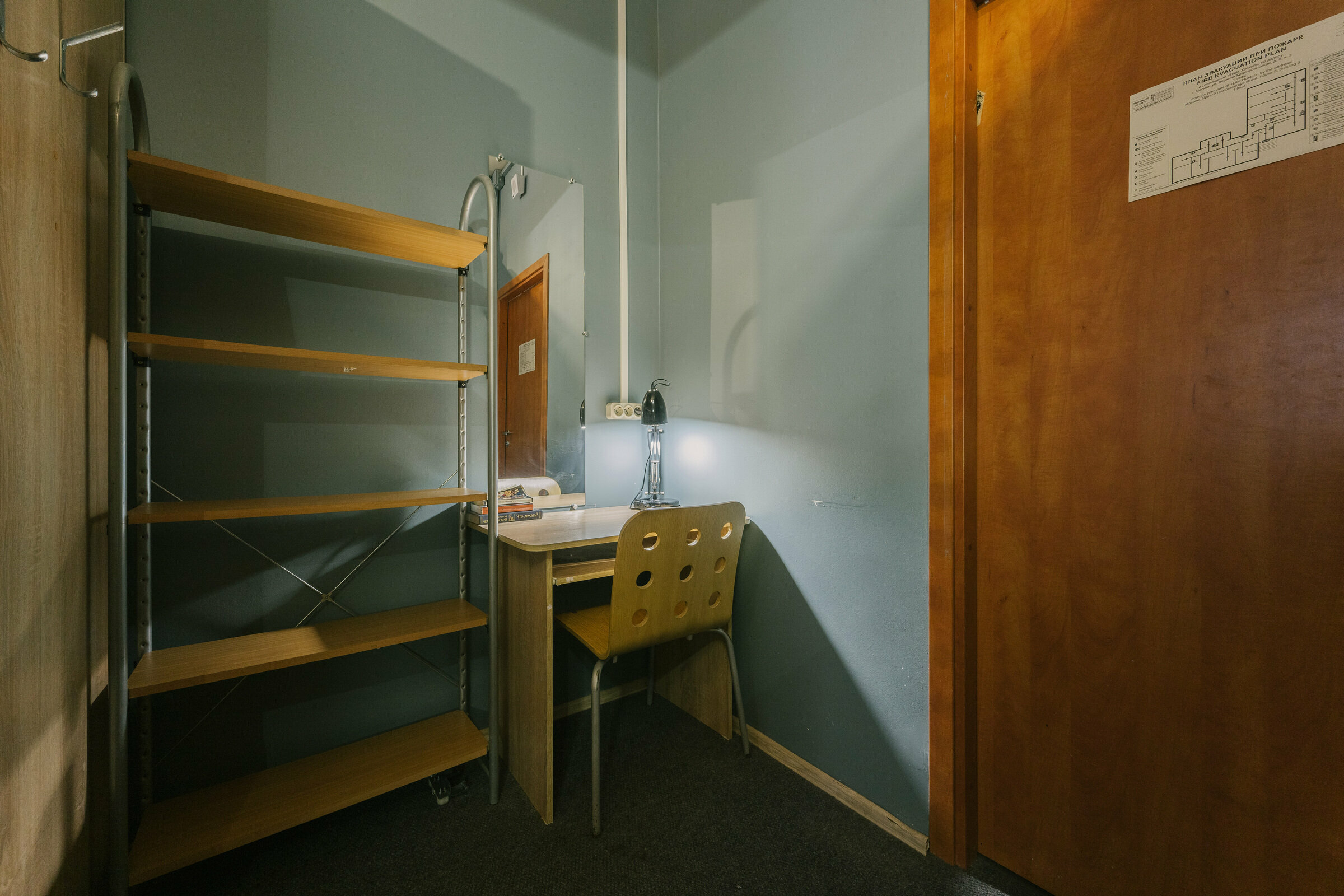 Общий номер для мужчин и женщин с 8 кроватями