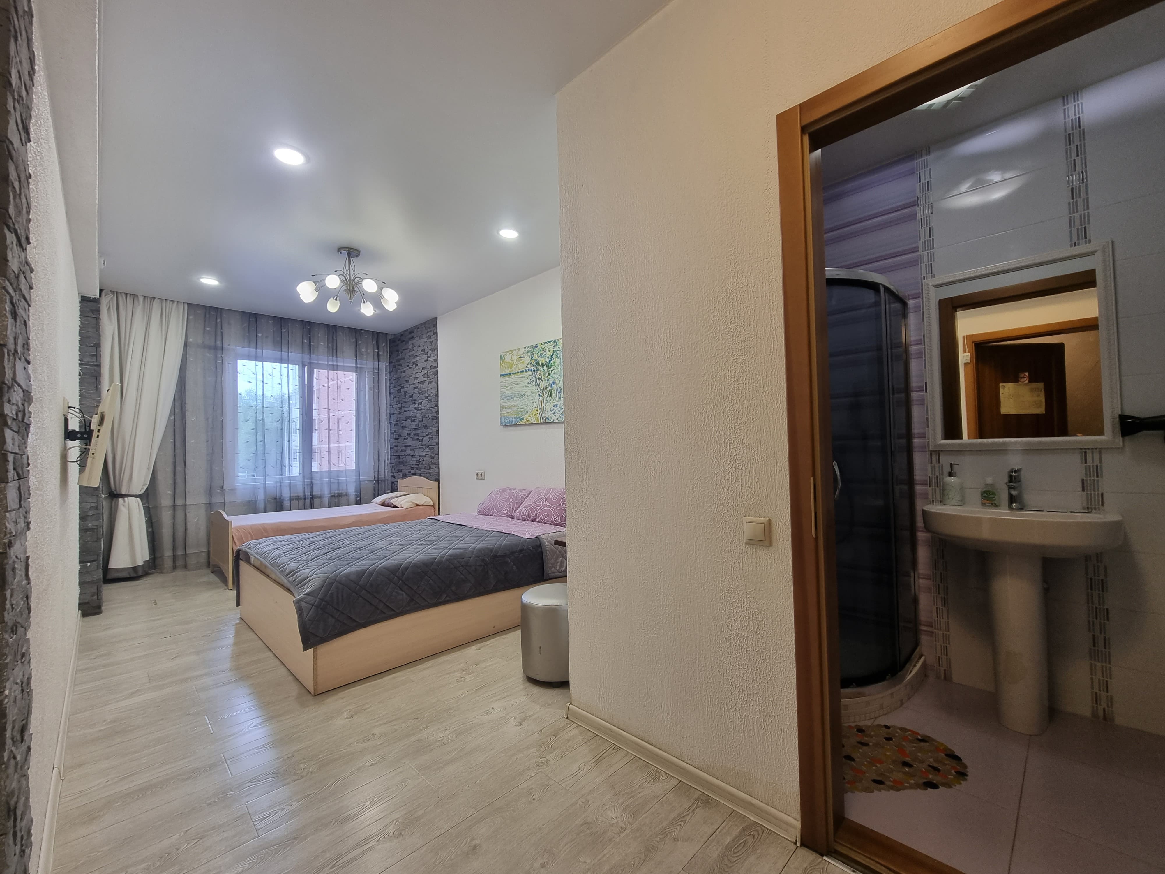 Трехместный номер с основными удобствами