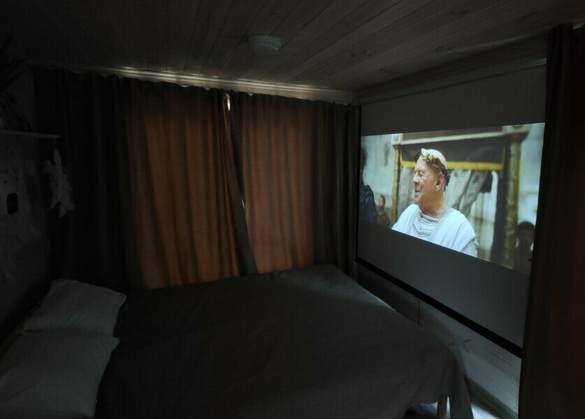 Дом для двоих с джакузи и проектором