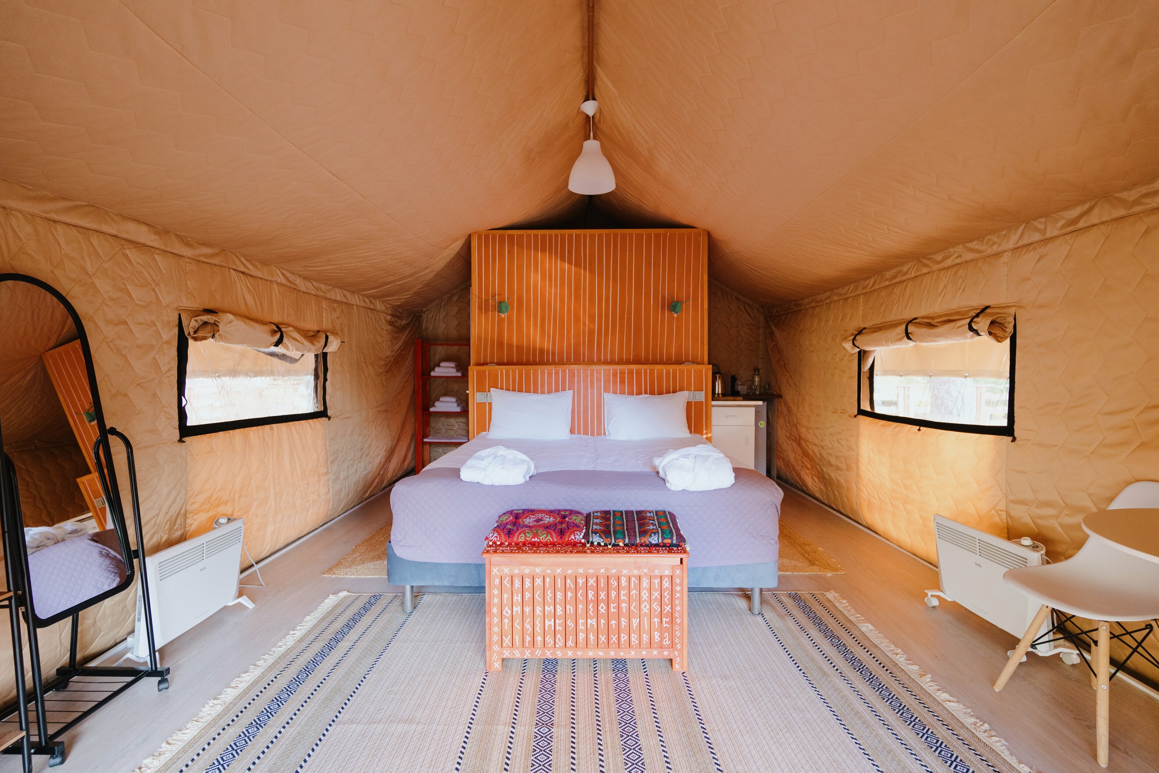 Лодж на холме с видом на озеро