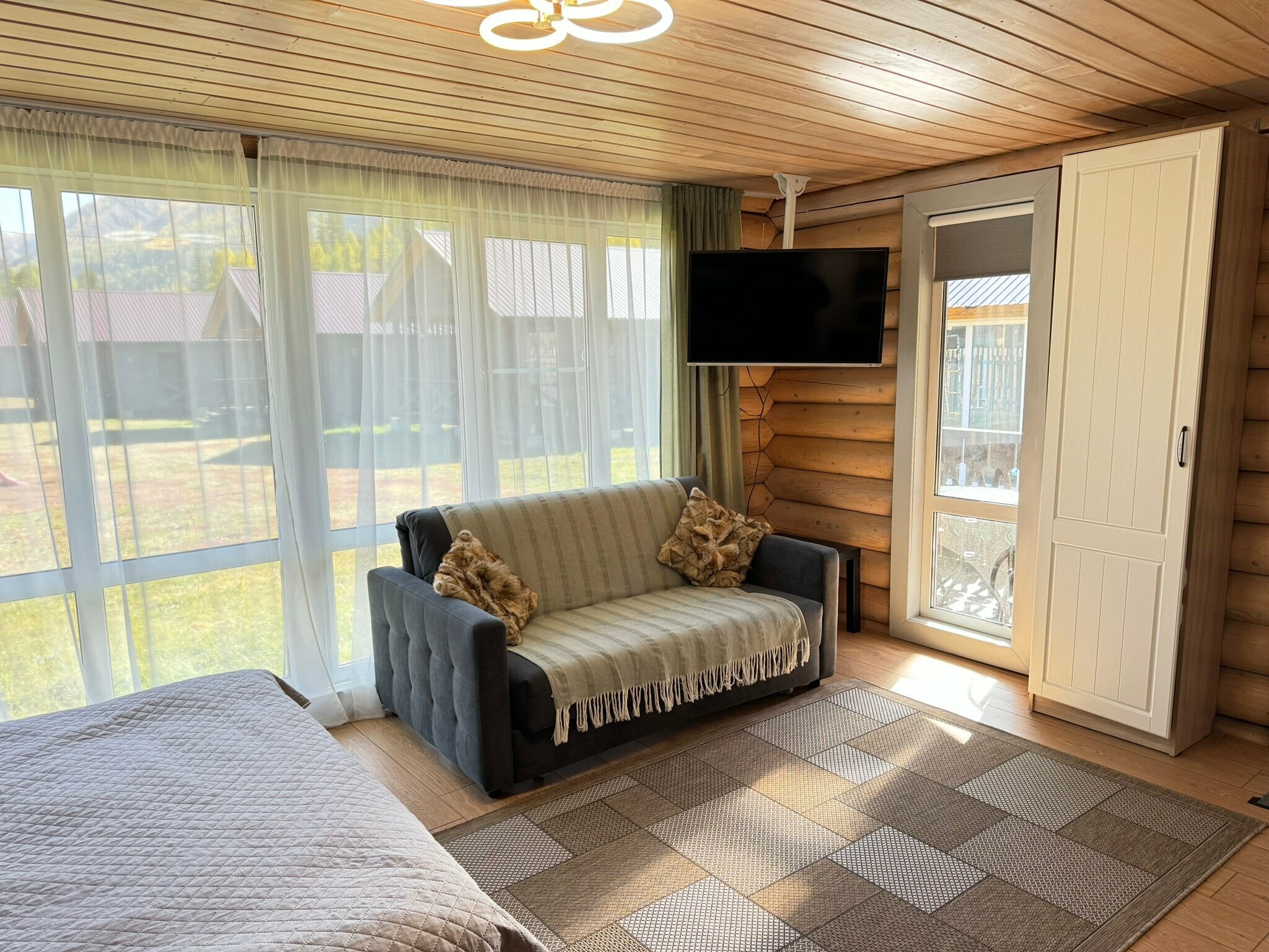 Четырехместный номер с видом на горы