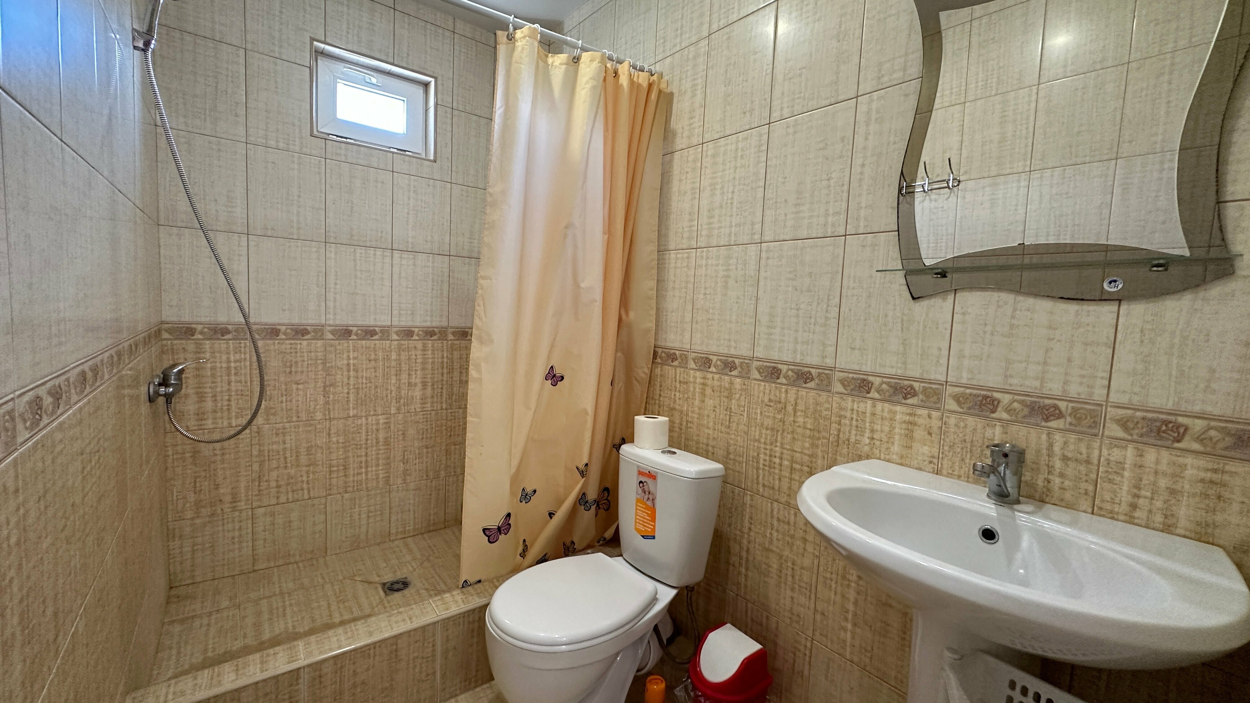 Cемейный номер с собственной ванной комнатой