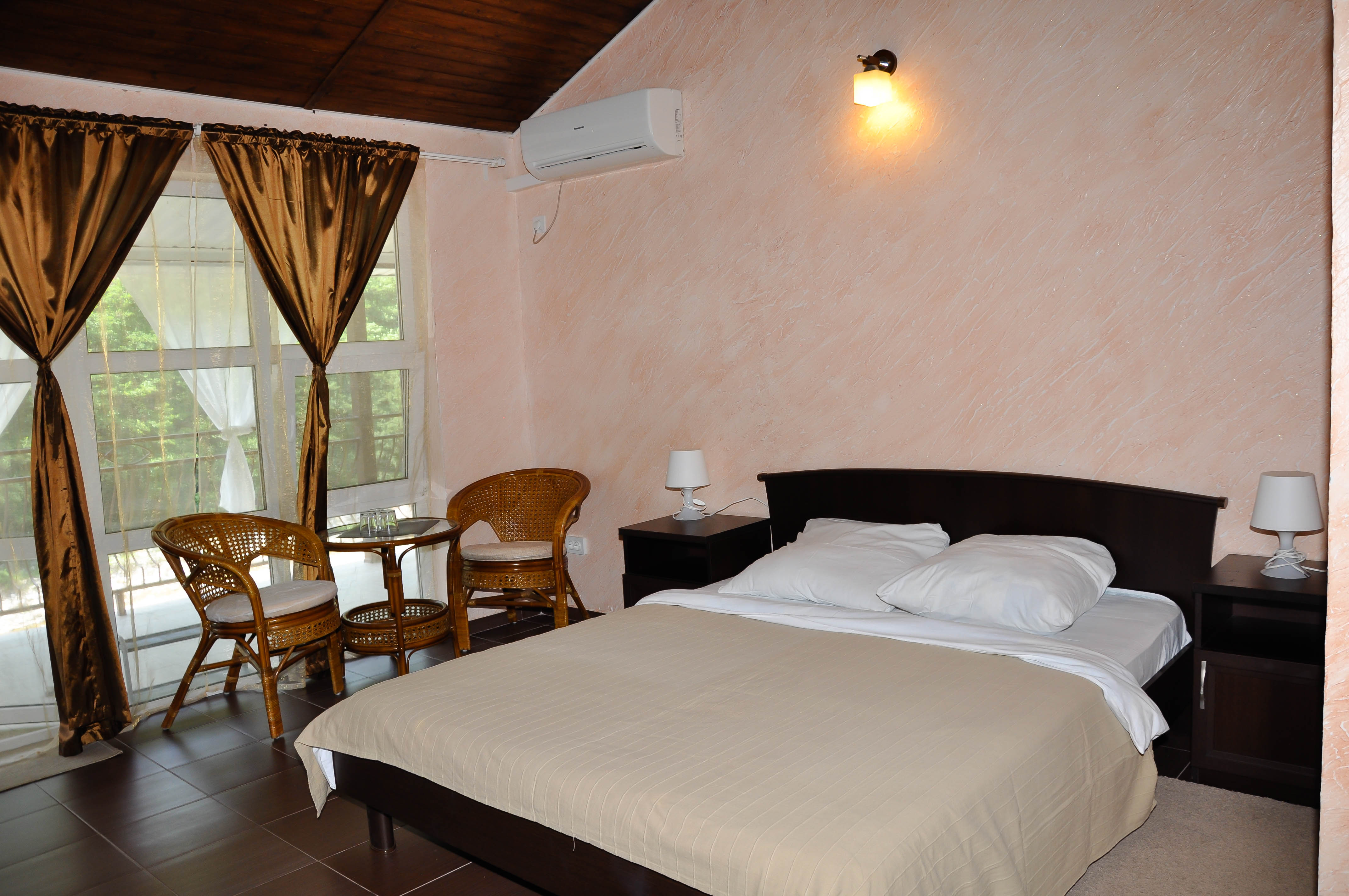 Трехместный номер с балконом