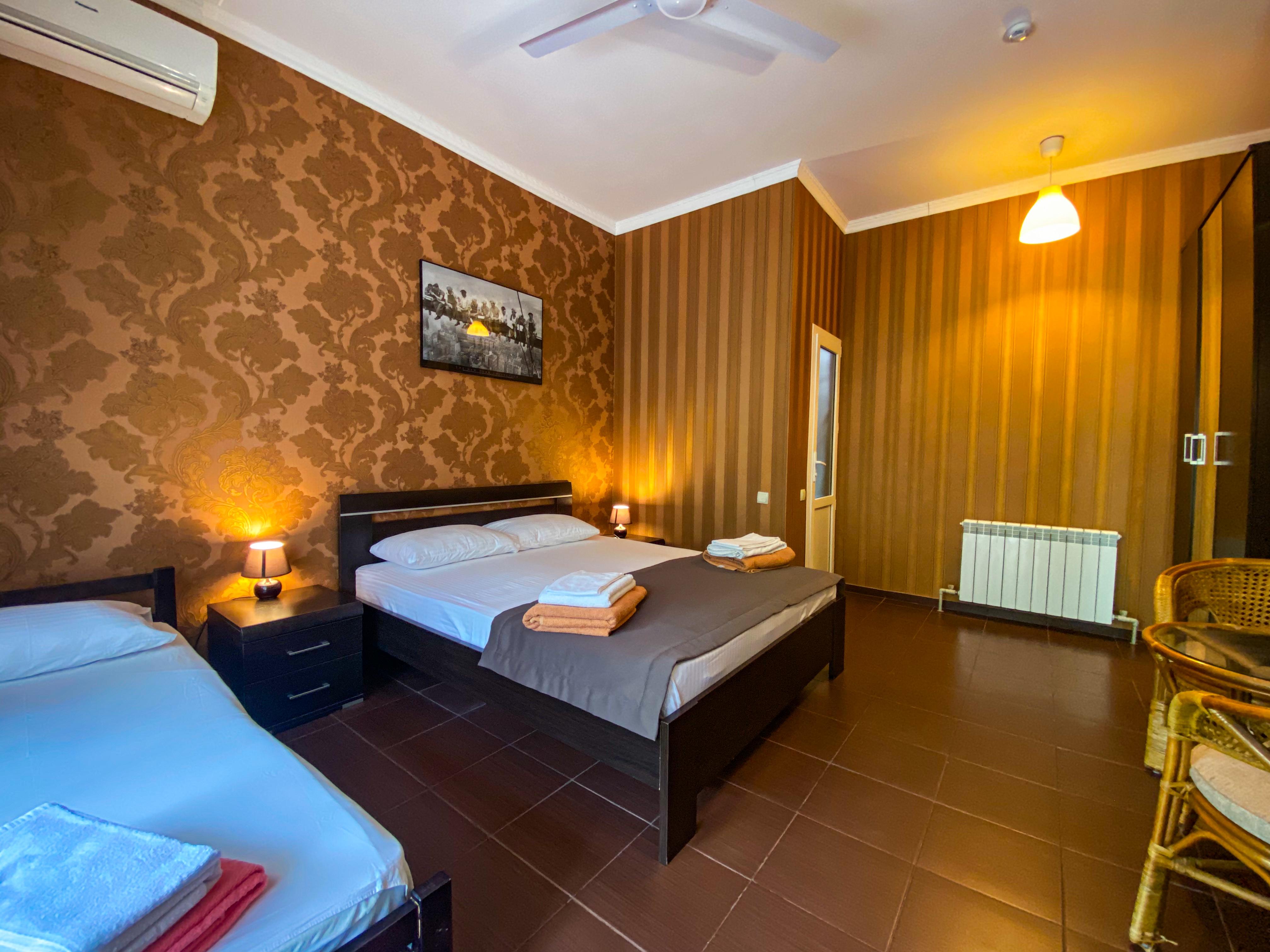 Трехместный номер с балконом