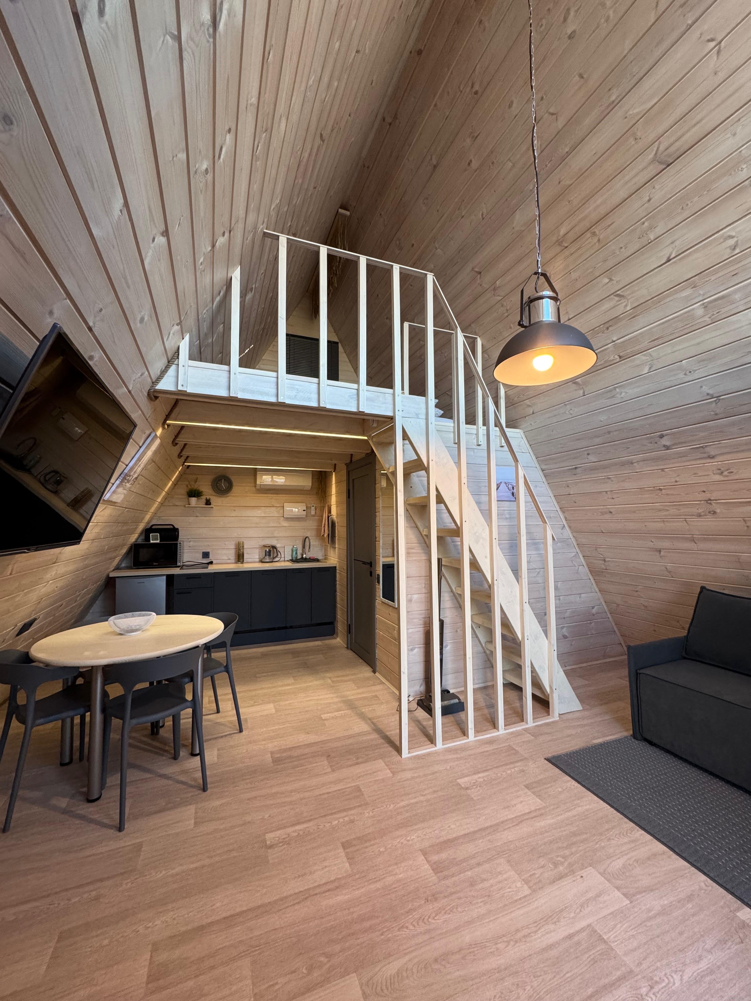 Дом на берегу реки с собственным причалом и бесплатной рыбалкой