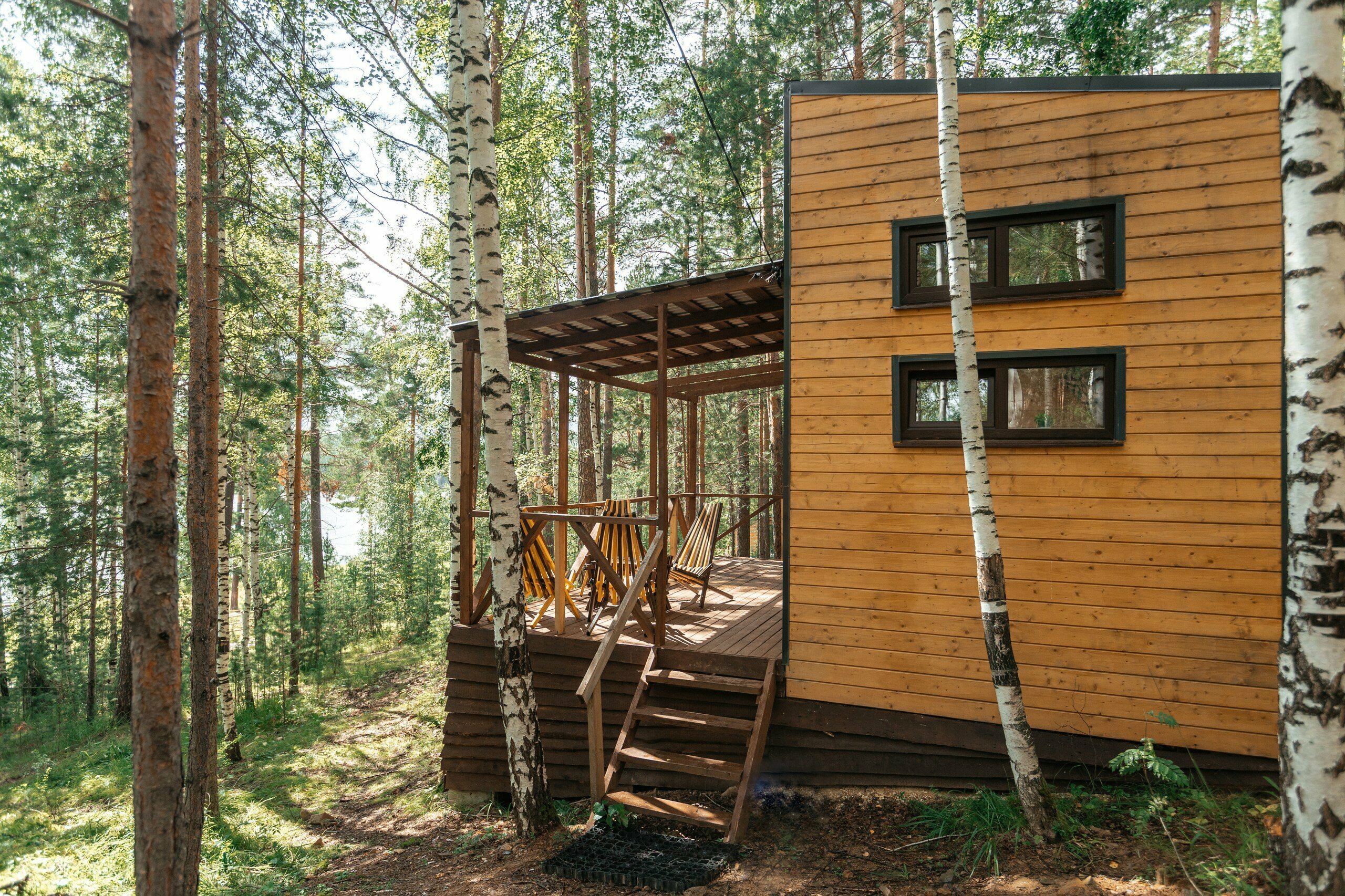 Домик 5 (четырехместный номер с видом на озеро)