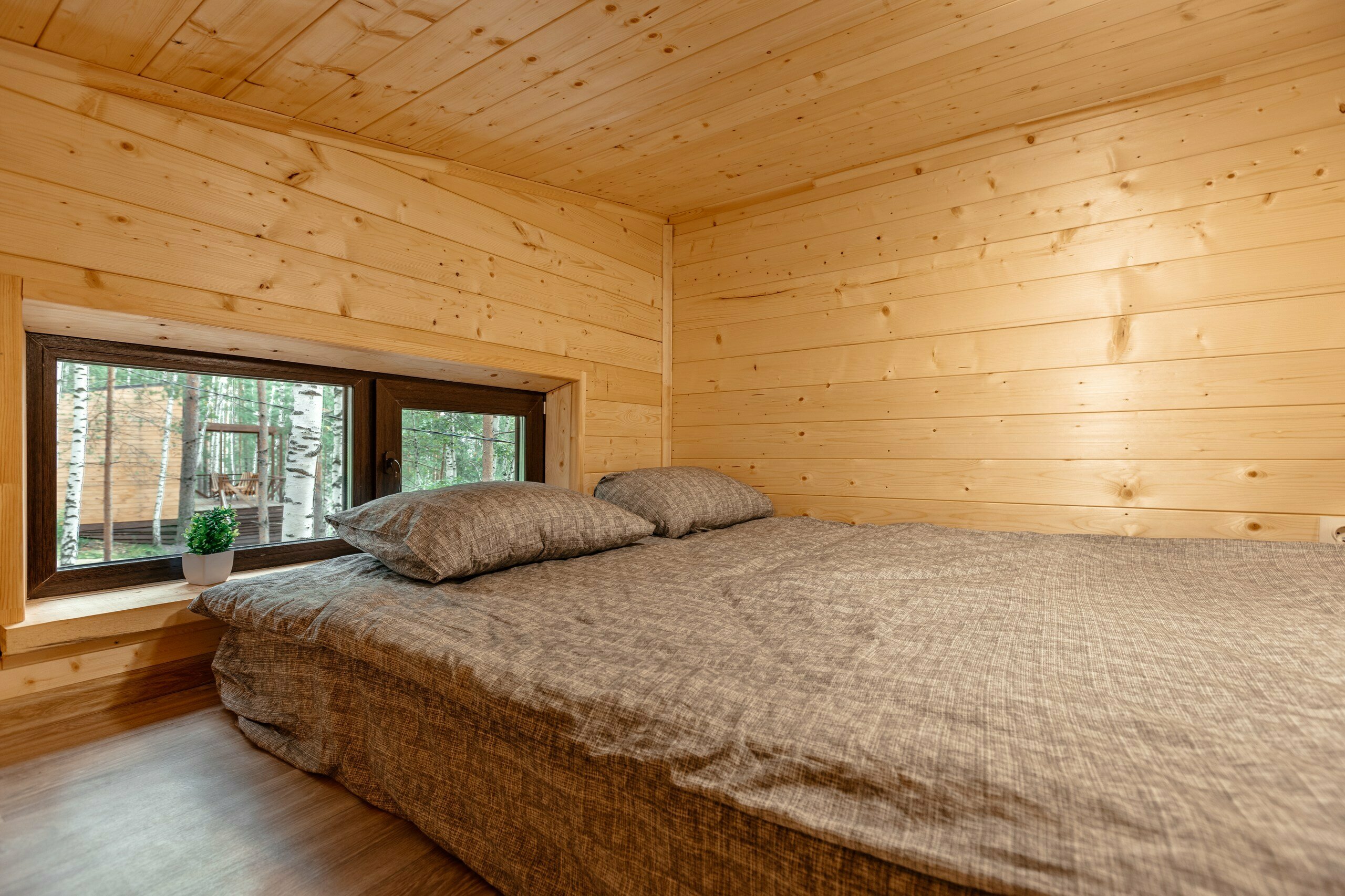 Домик 4 (четырехместный номер с видом на озеро)