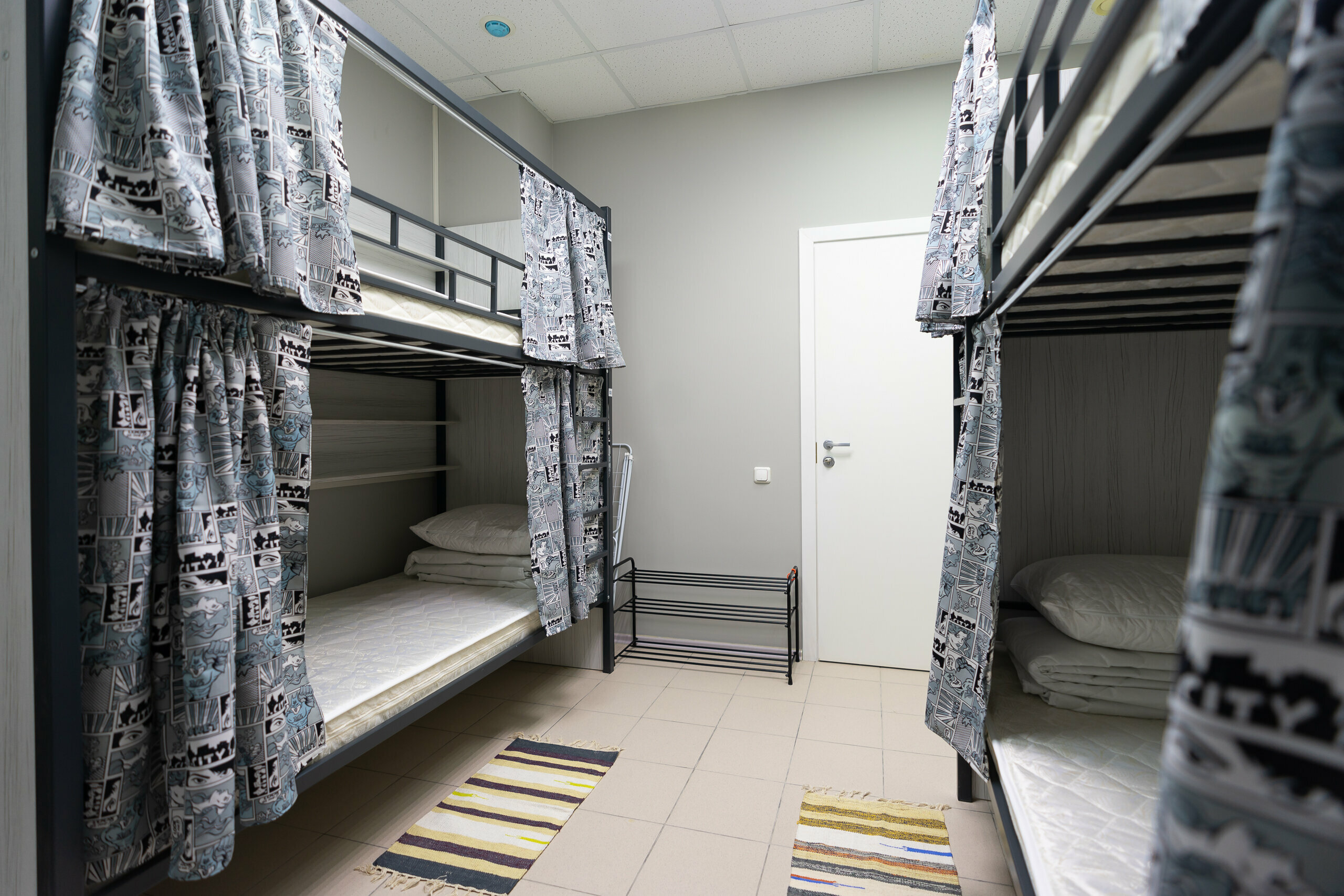 Кровать в общем номере для женщин с 4 кроватями