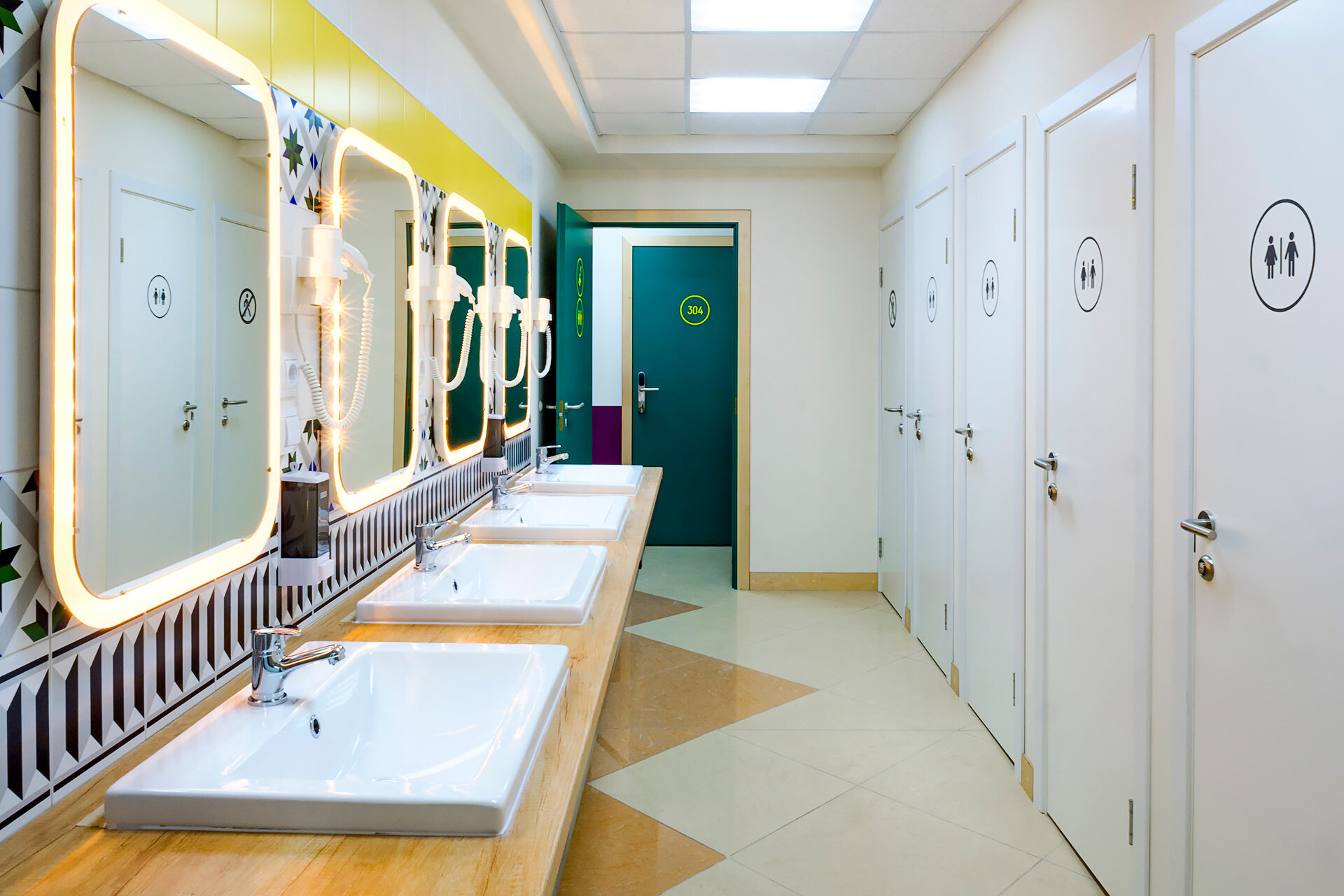 Общий номер для женщин с 8 кроватями