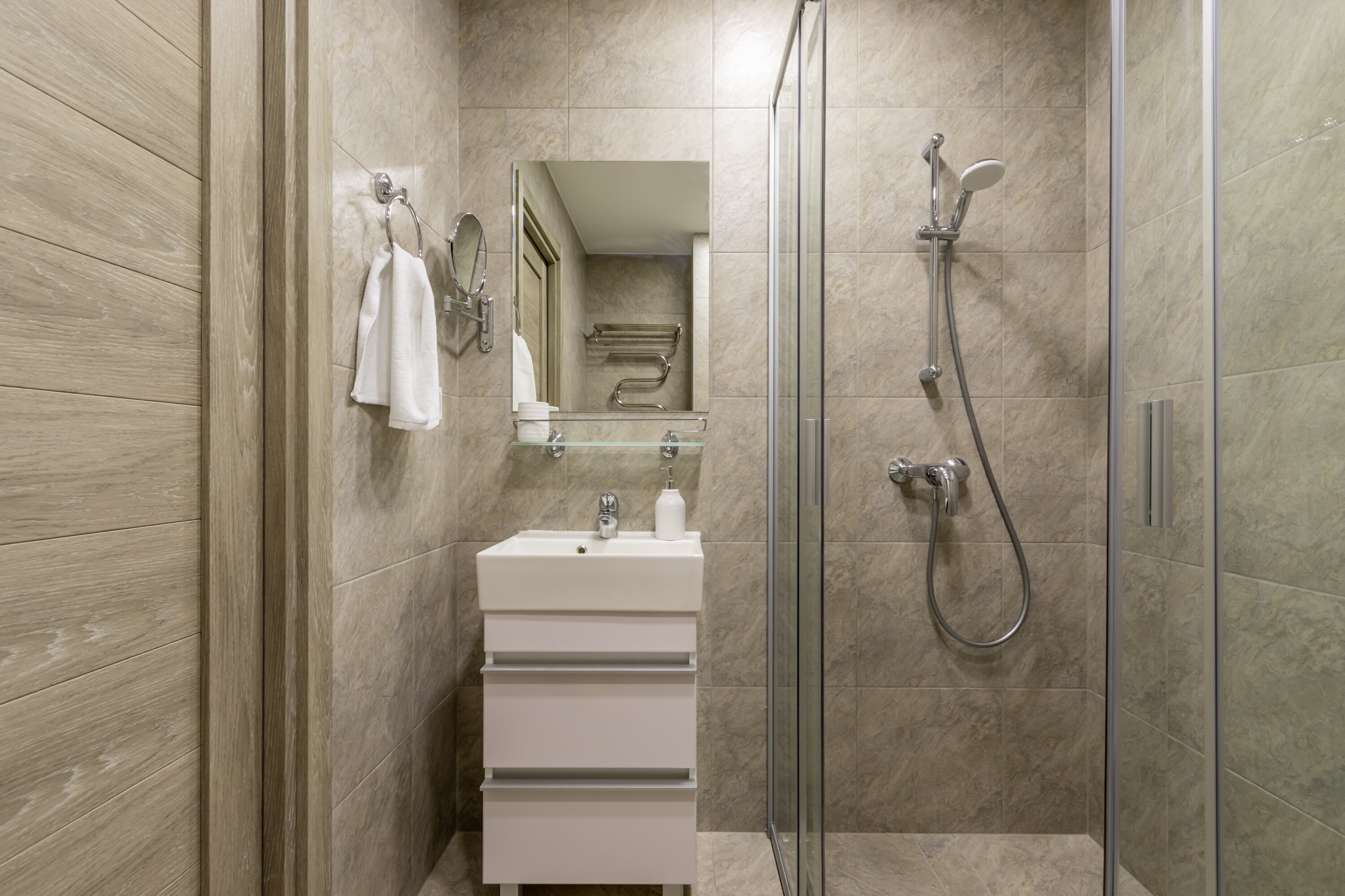 Трехместный номер «Комфорт» с душем