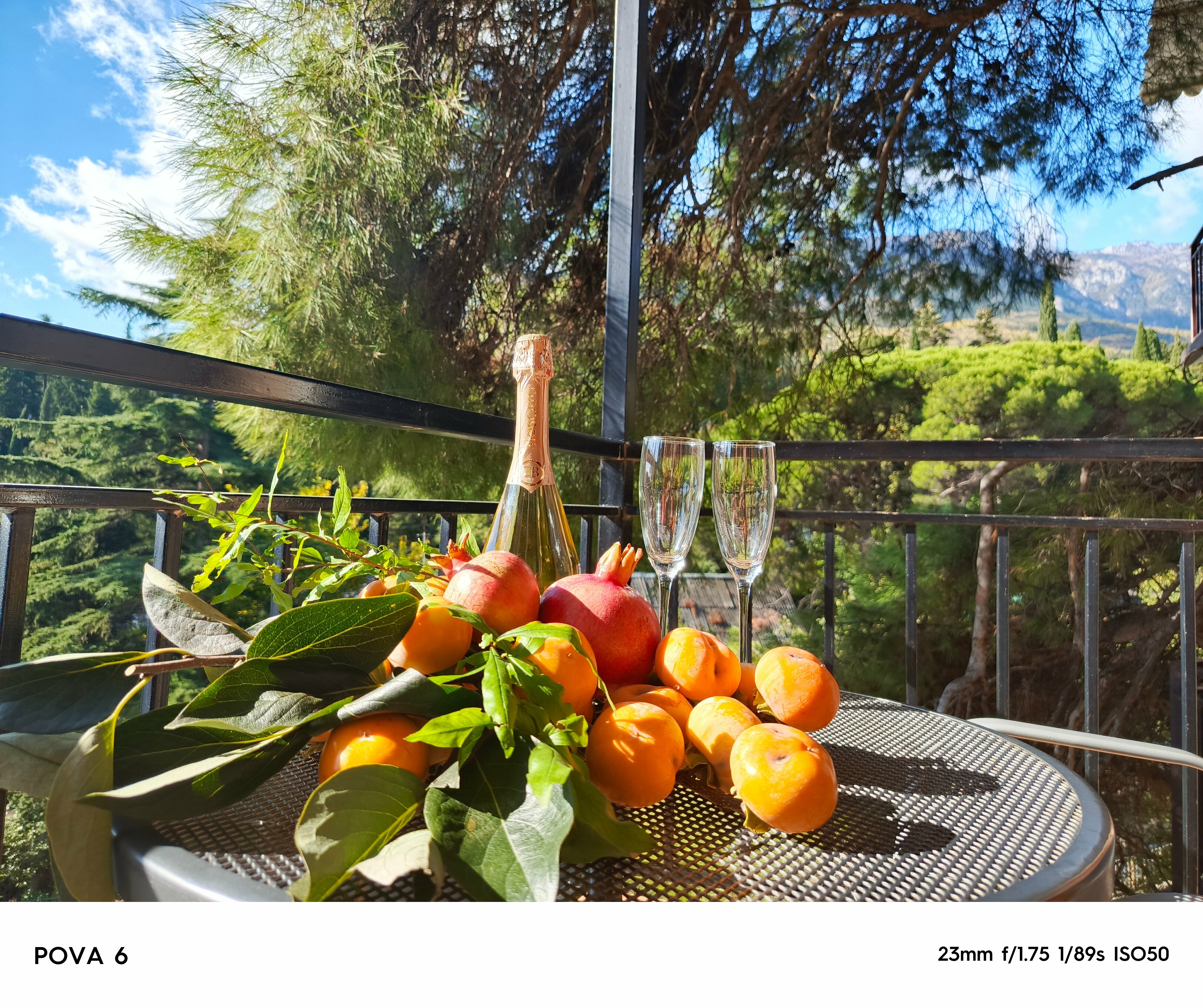 Студия сбалкономи панорамнымиокнами