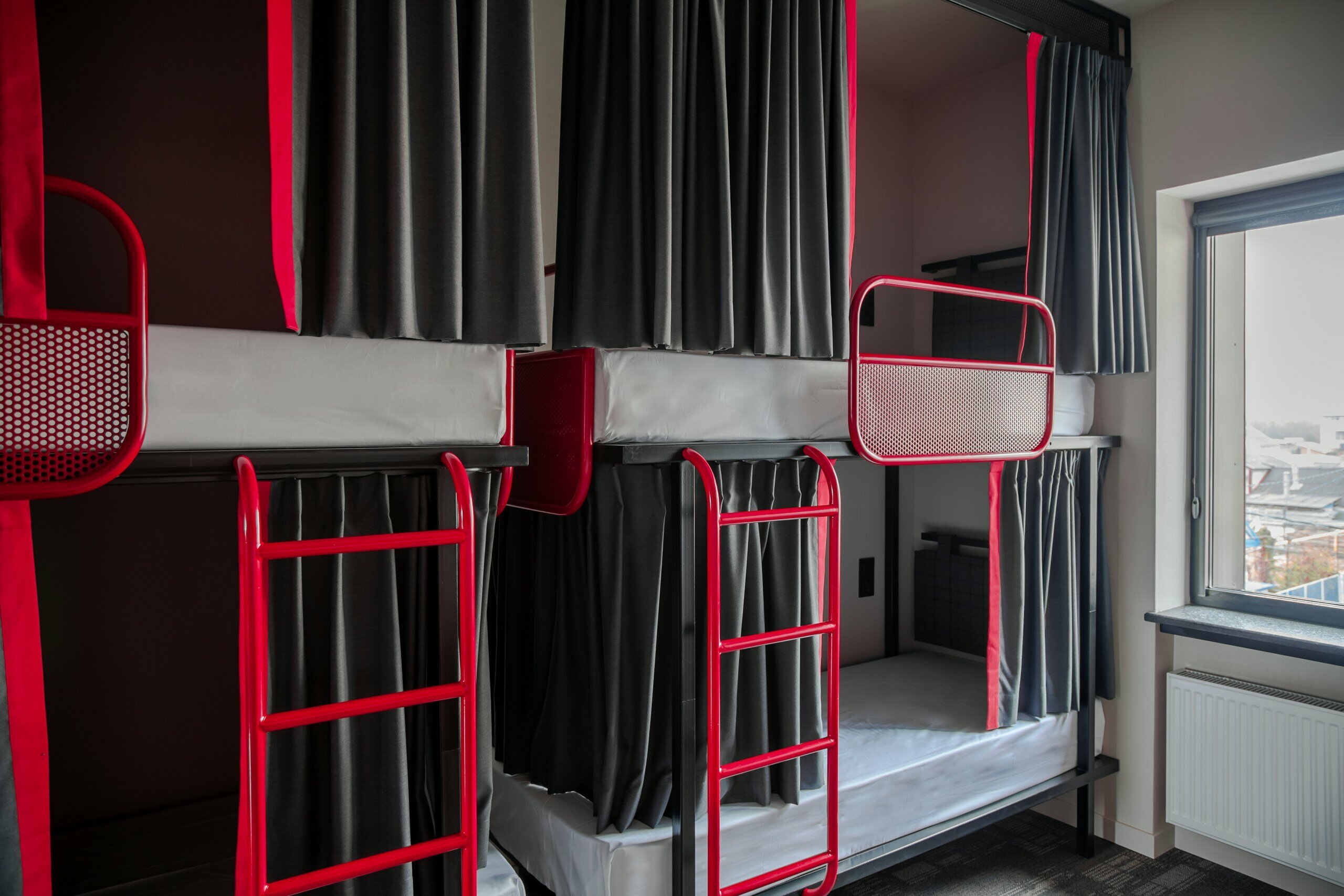 Кровать в общем 4-местном номере для мужчин и женщин