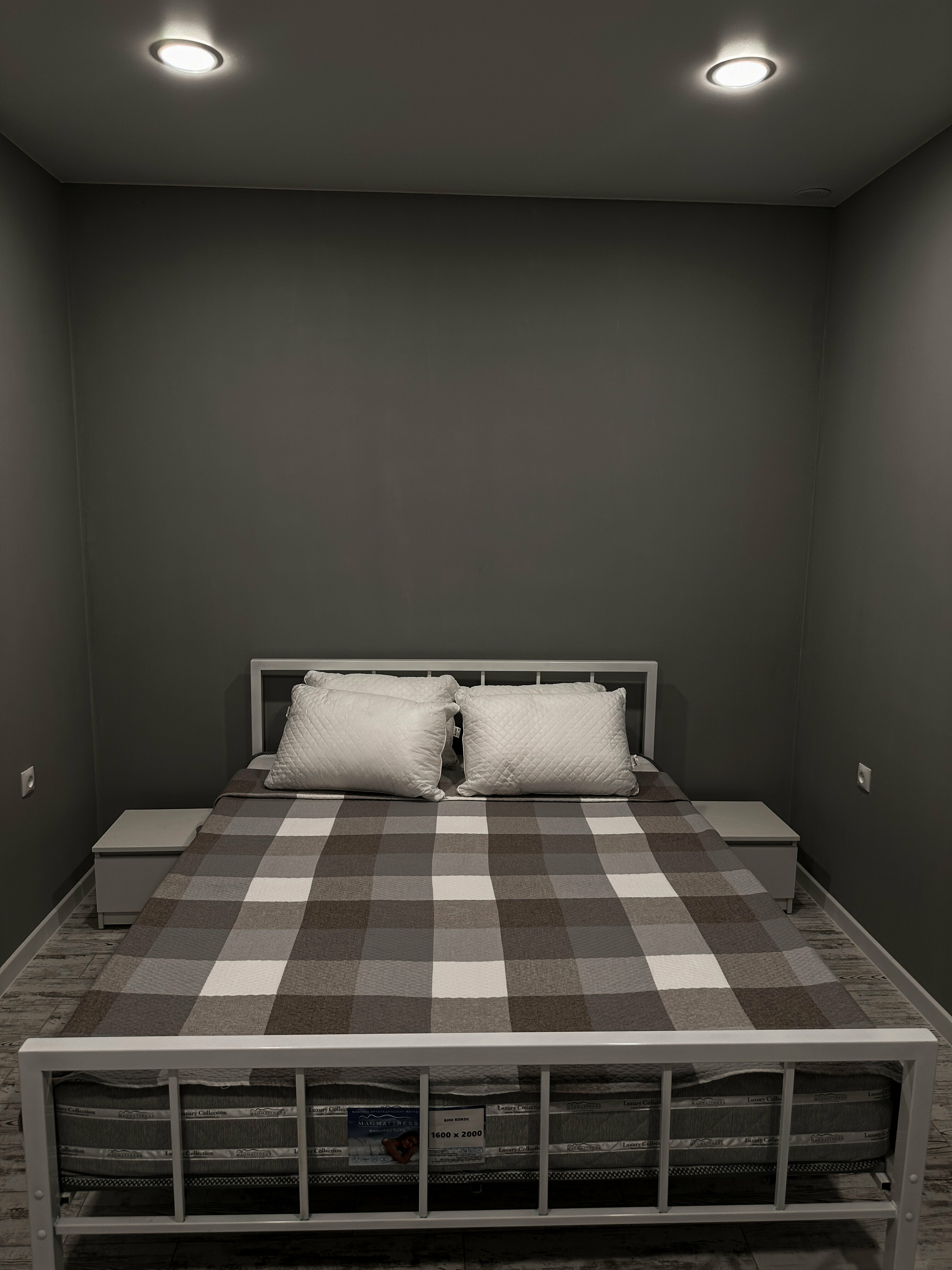 Маленький серый