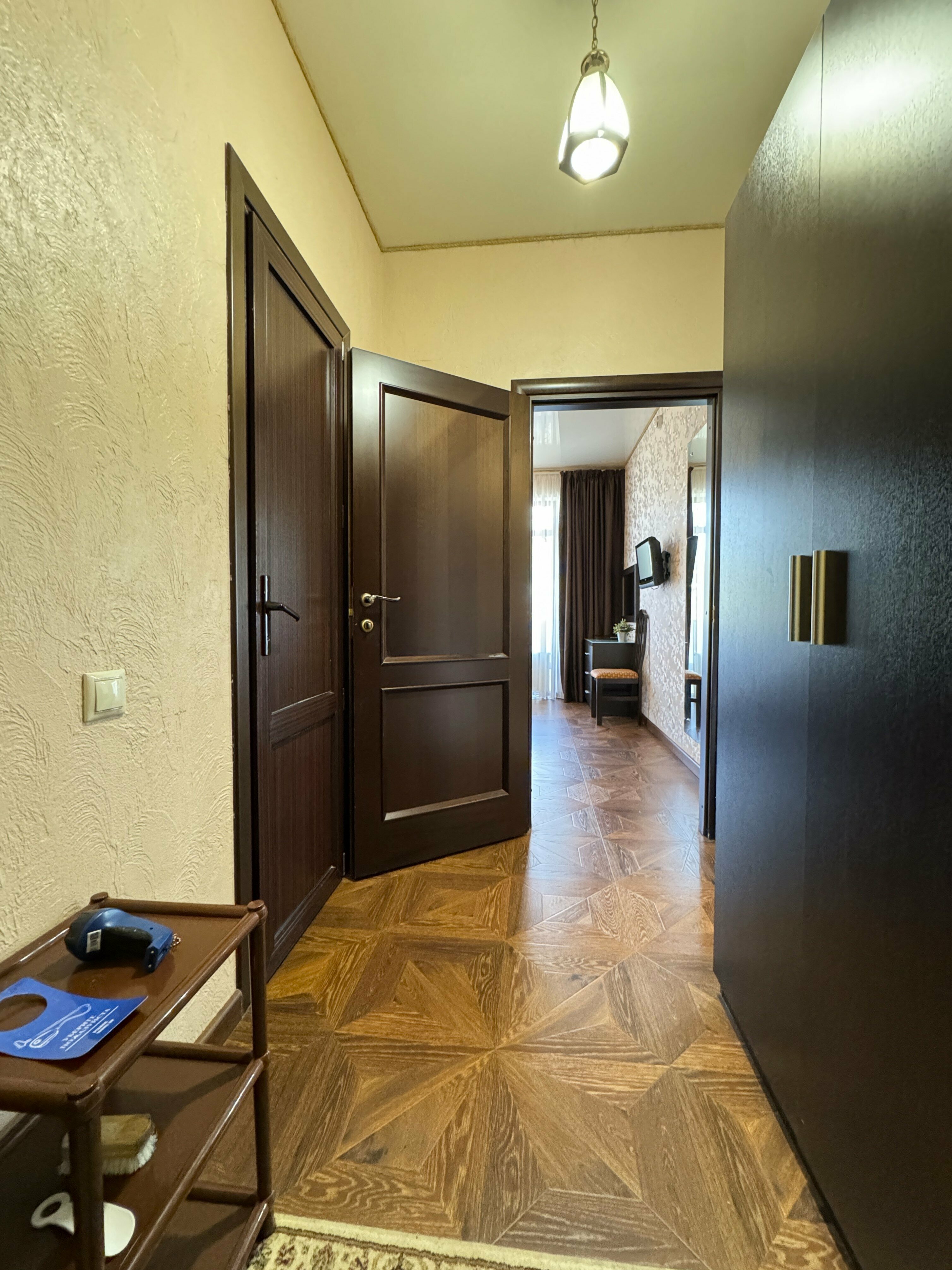 Двухкомнатный апартамент с кухней и большой террасой (1 этаж)