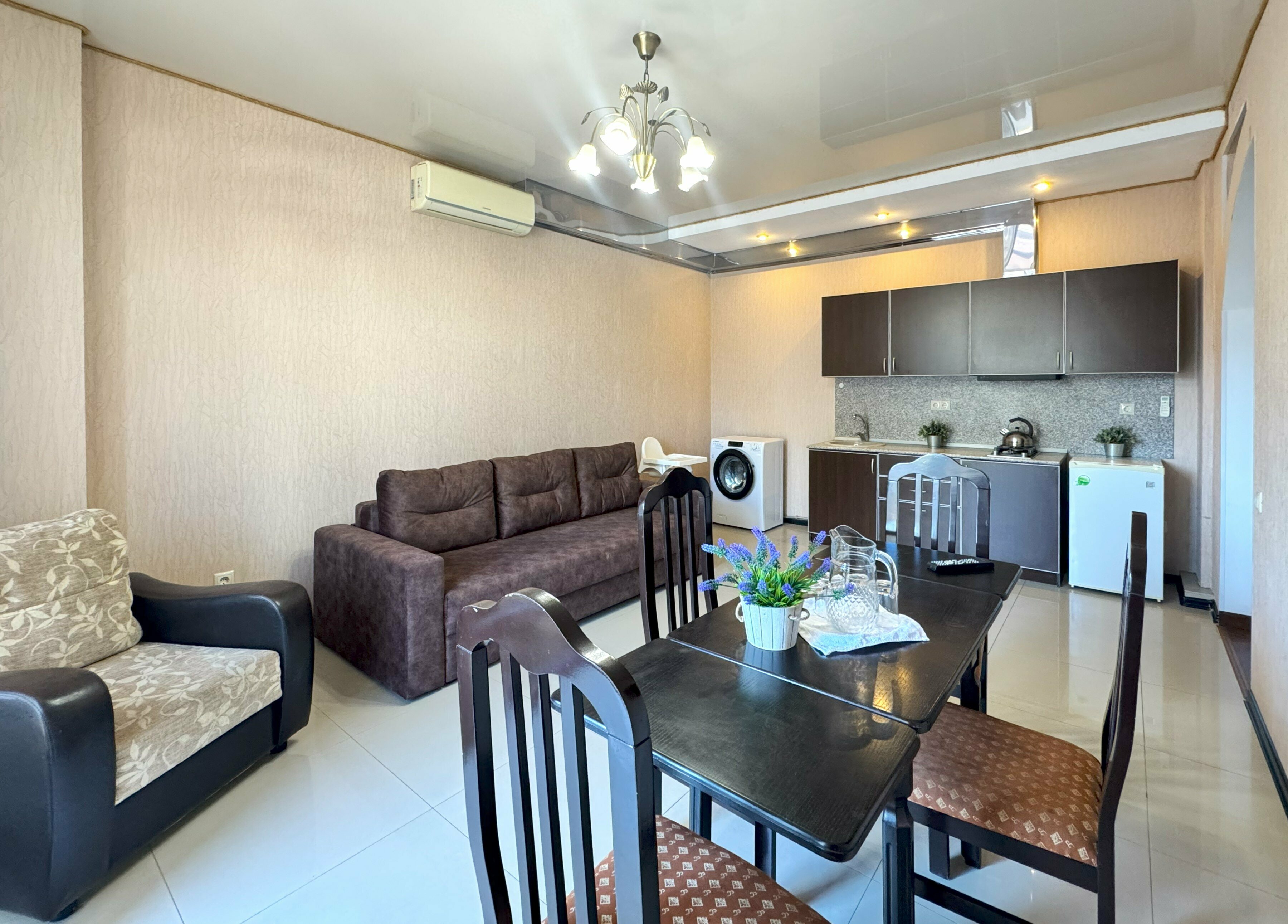 Двухкомнатный апартамент с кухней и большой террасой (1 этаж)