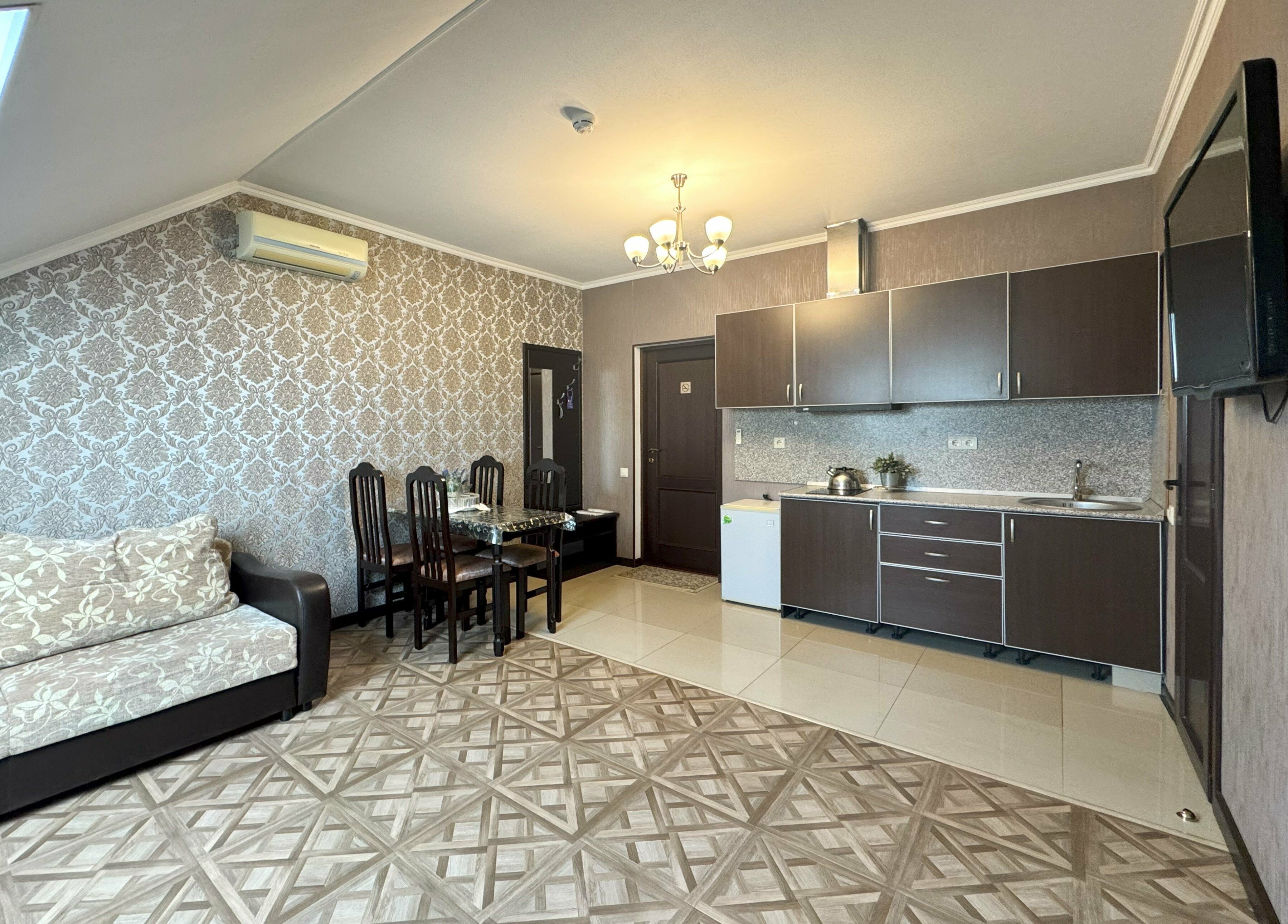 Двухкомнатные апартаменты с кухней (мансардный 4 этаж)