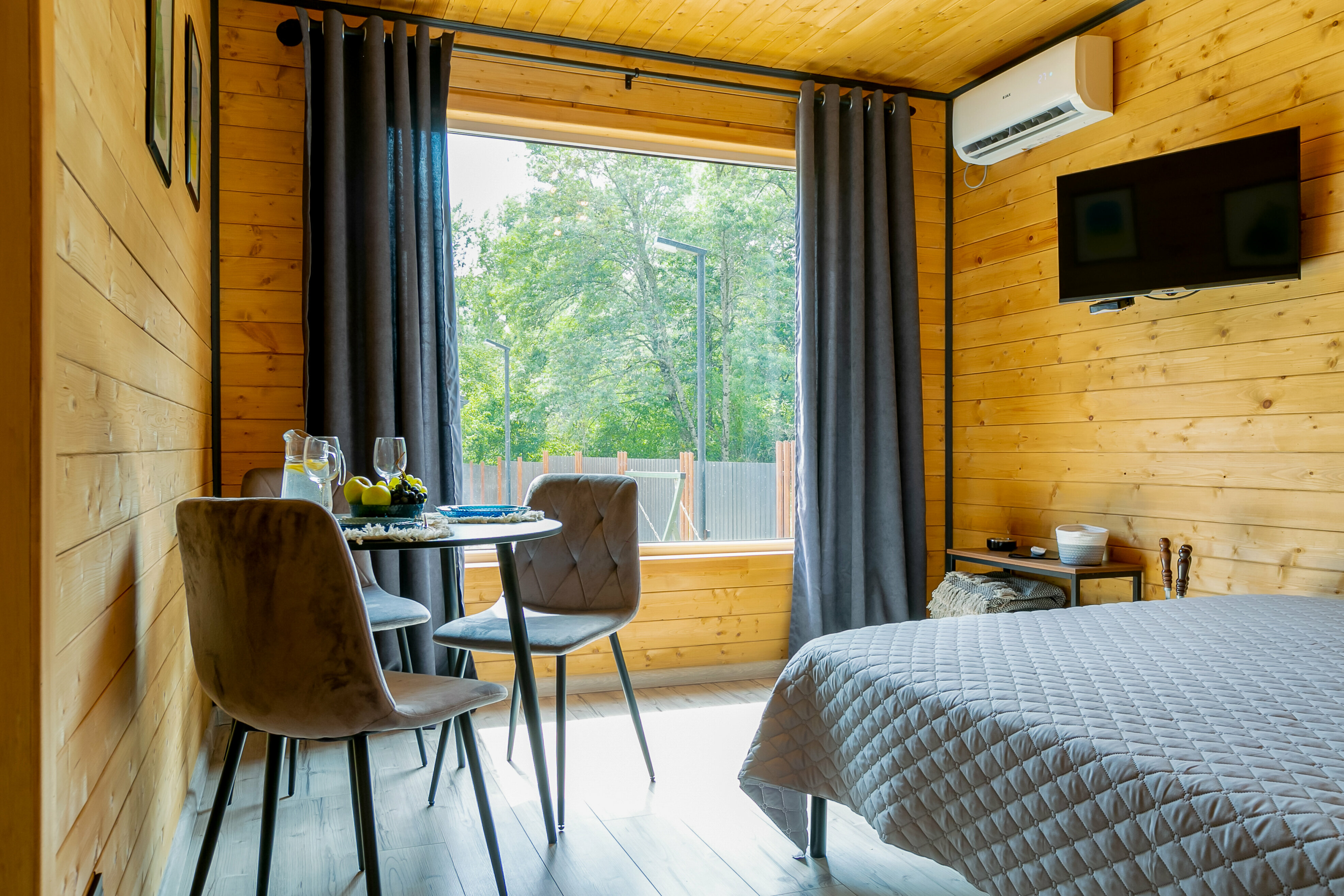 Дом с видом на бассейн