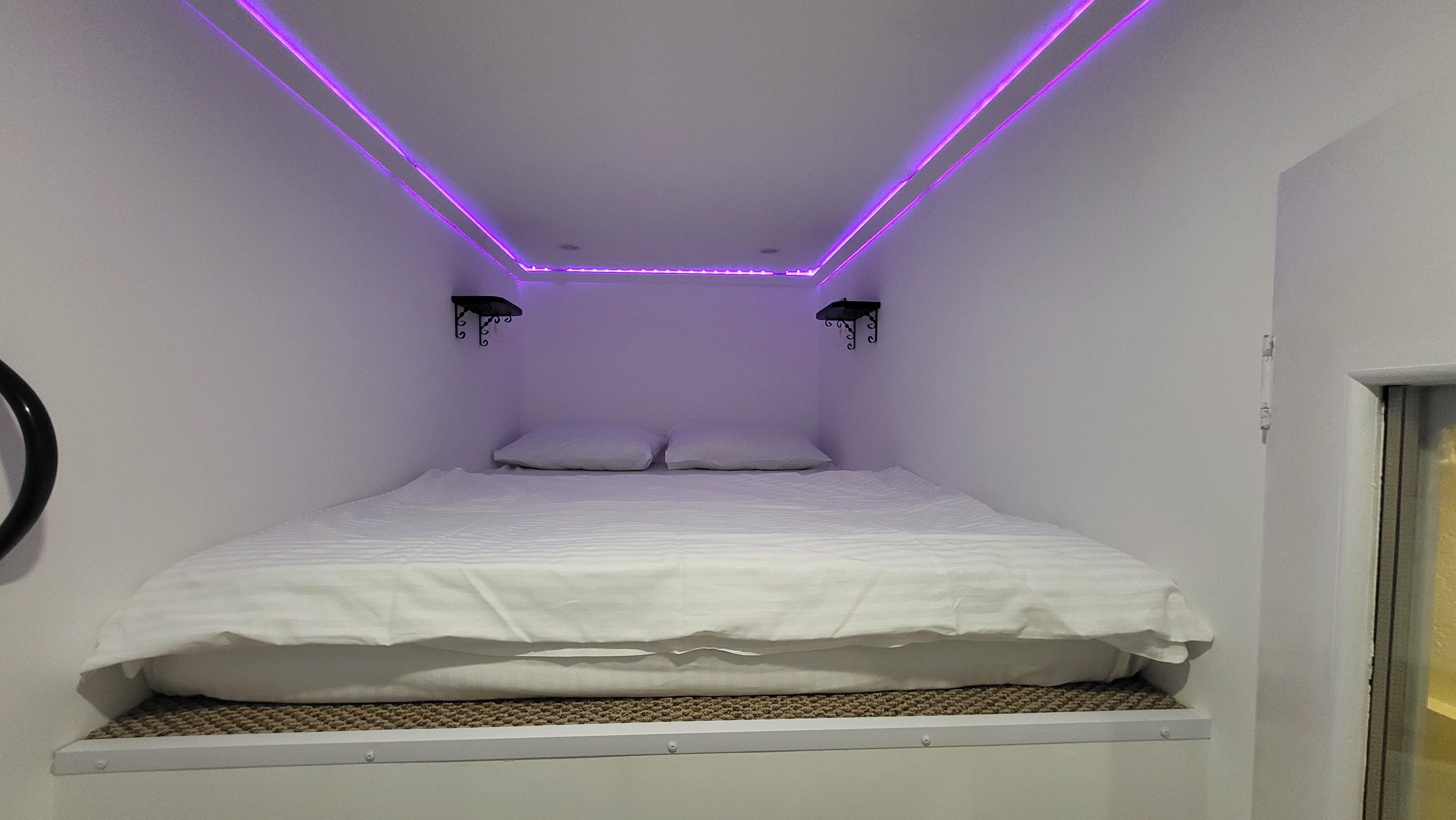 Улучшенный двухместный номер 10 (без окна)