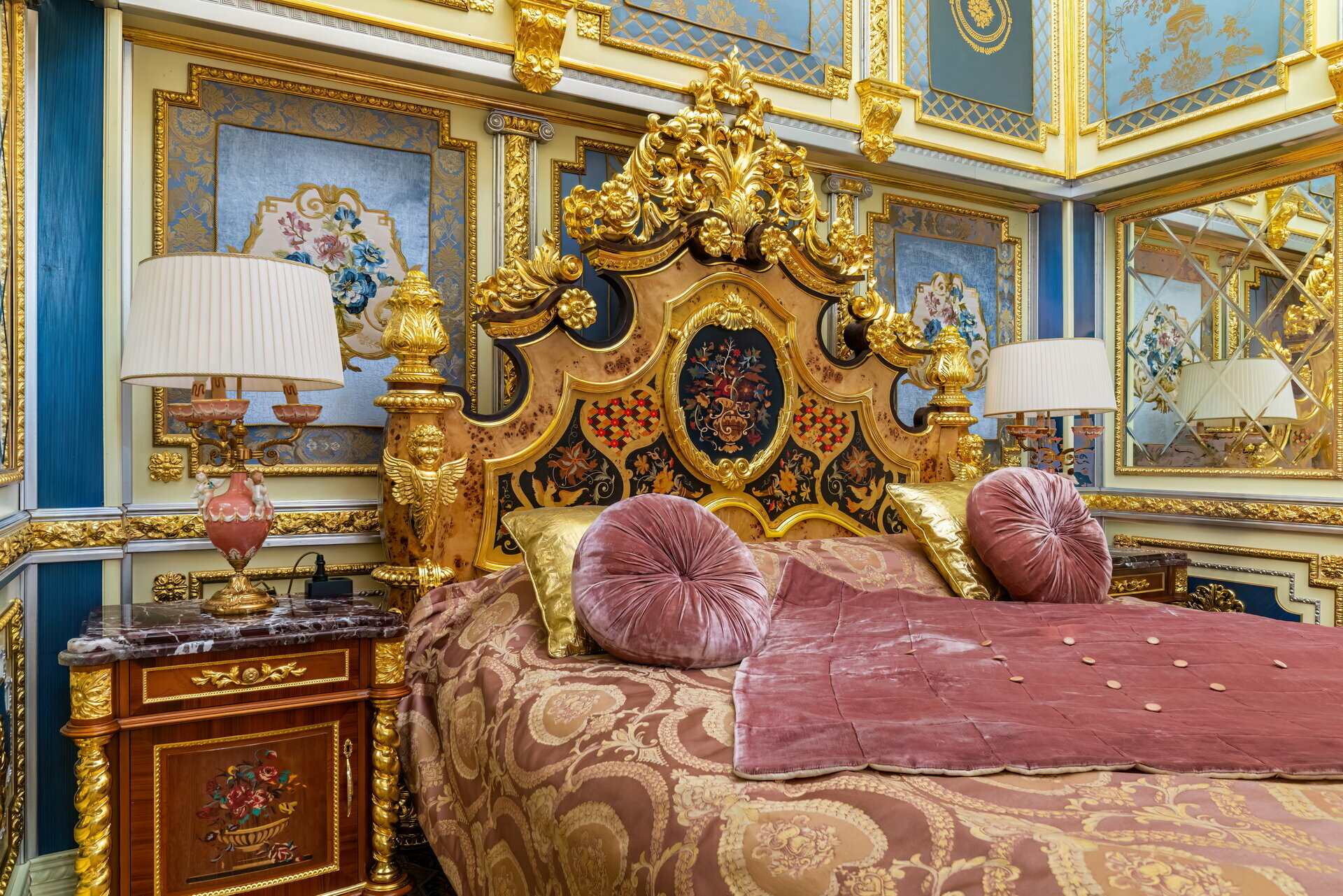 Люкс с кроватью размера "queen-size" и гидромассажной ванной