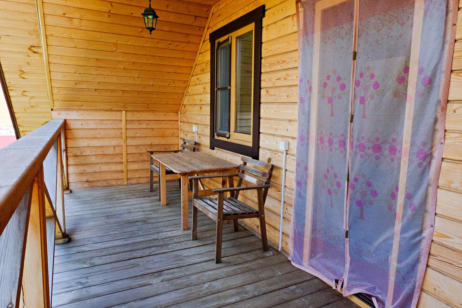 Коттедж с балконом