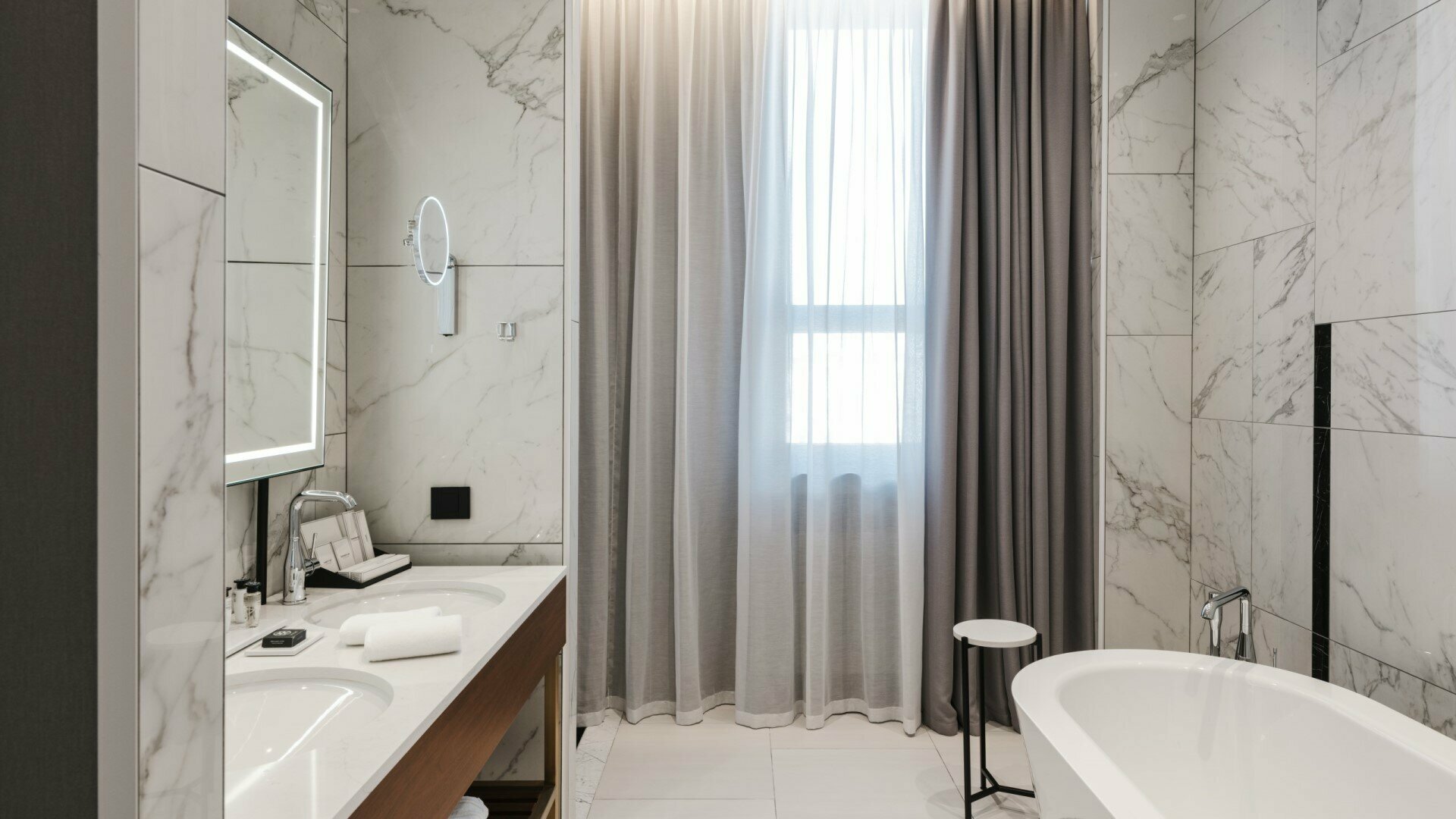 Люкс Амбассадор с балконом