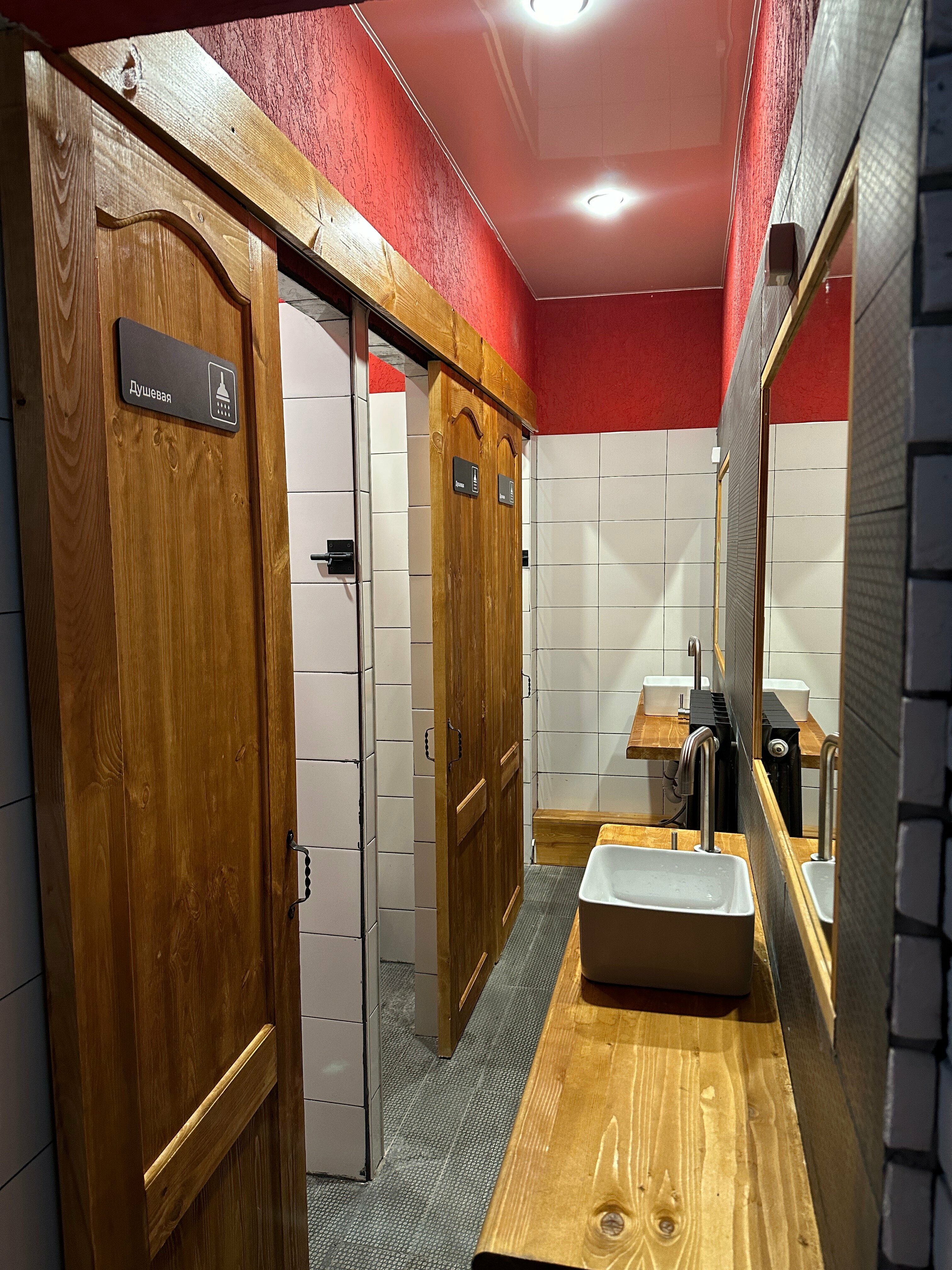 Кровать в общем номере для мужчин с 4 кроватями