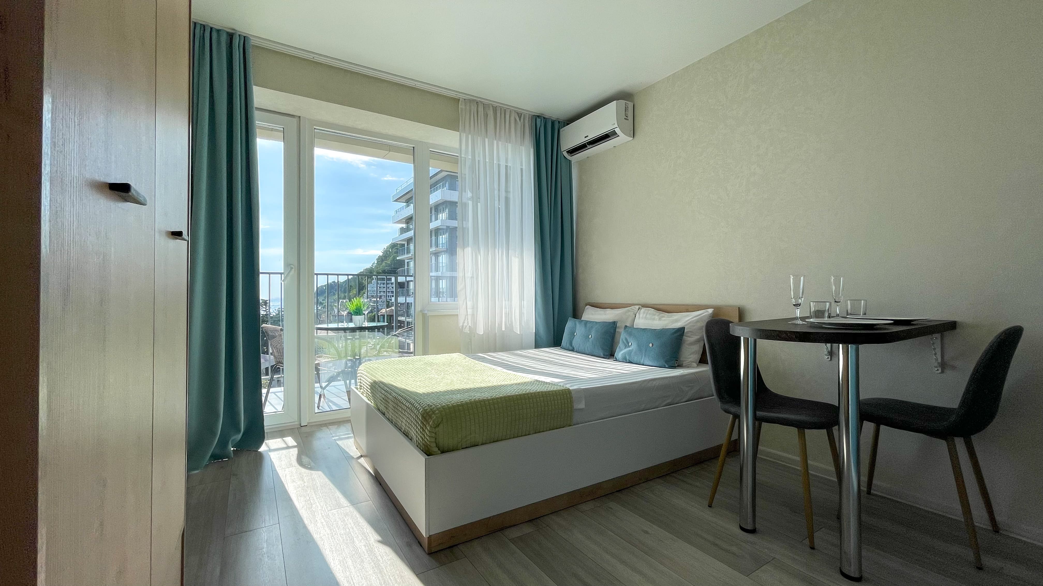 Апартаменты с балконом