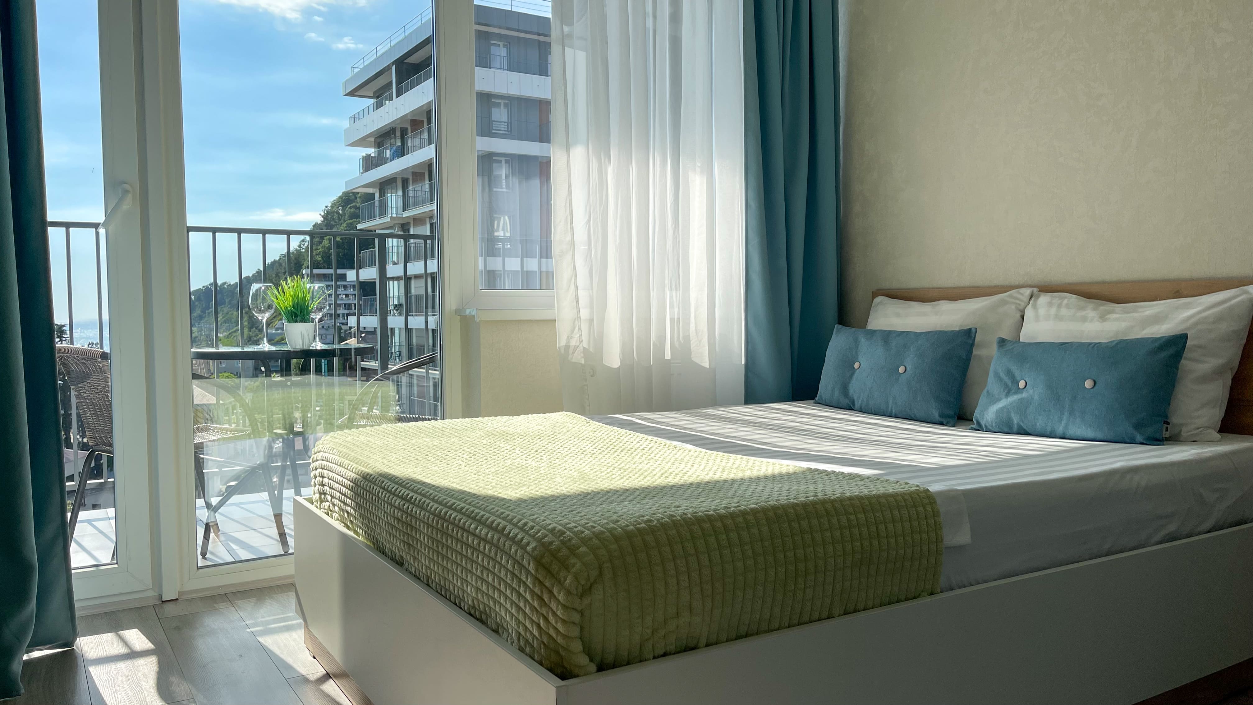 Апартаменты с балконом