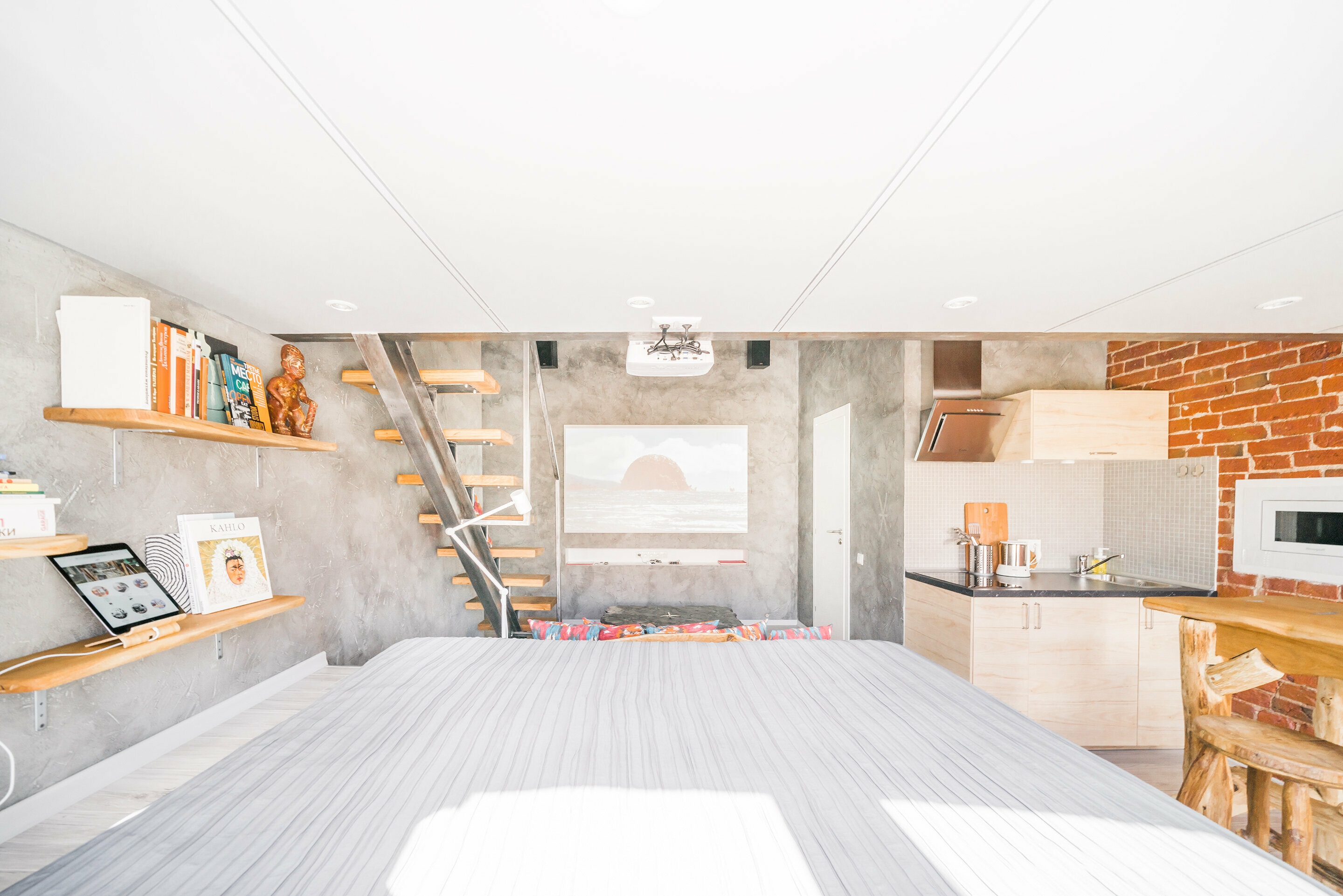 Двухуровневый номер-студия