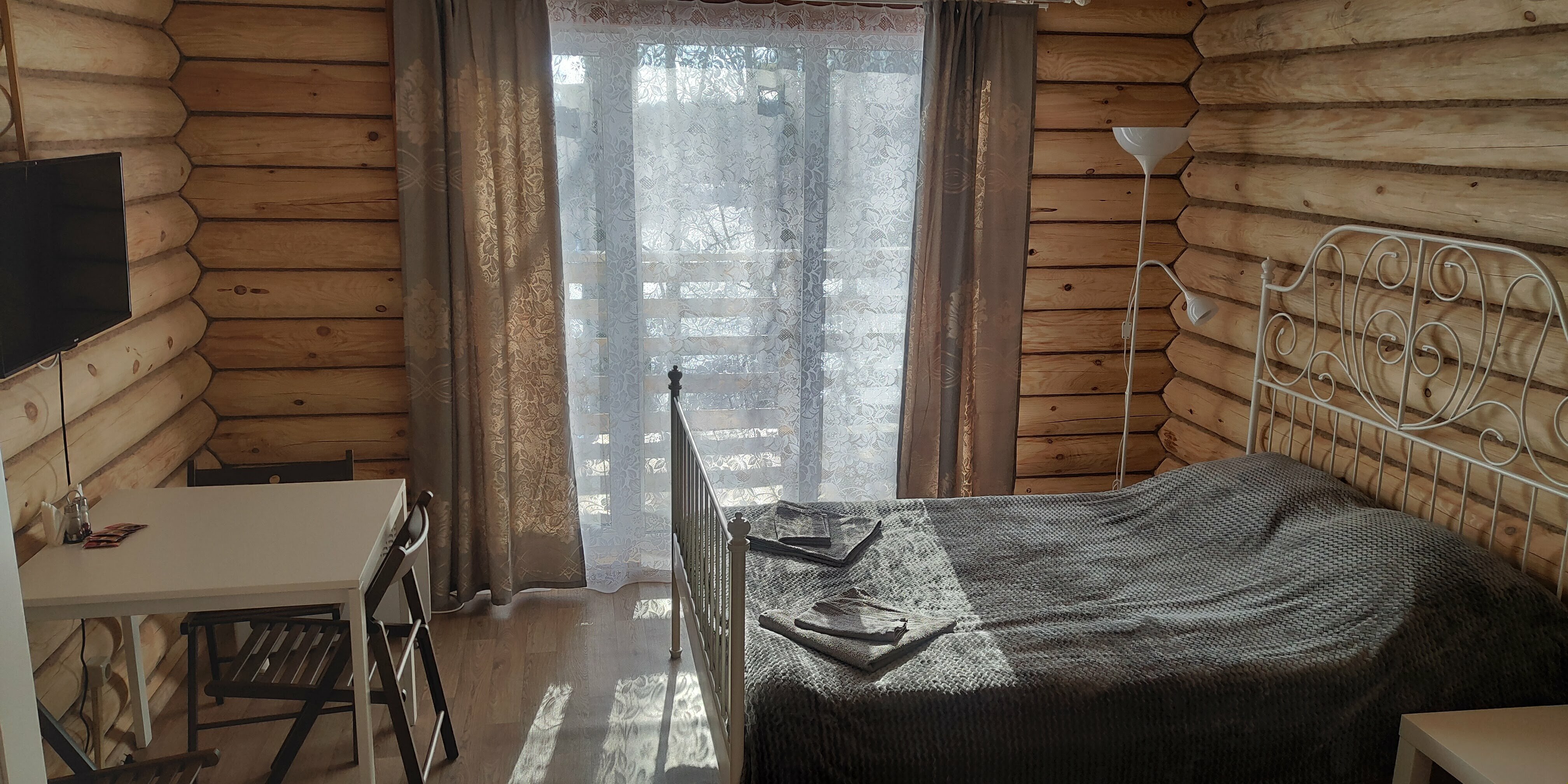 Семейный номер с видом на озеро