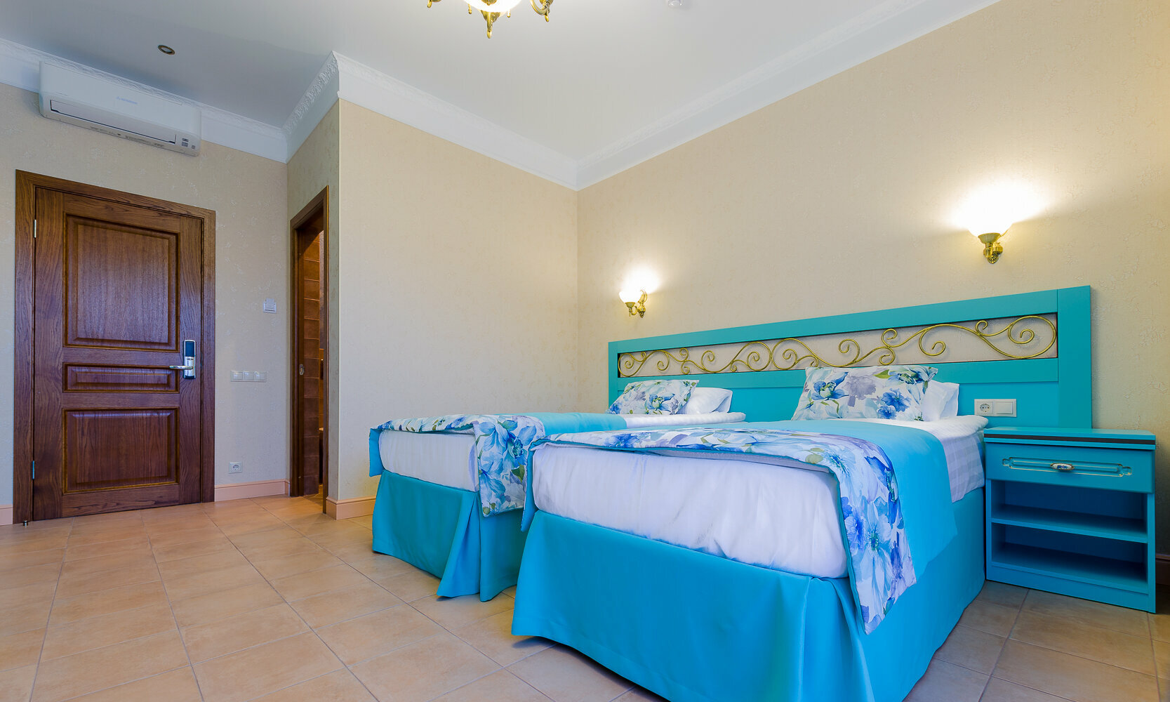 Двухместный номер с 2 отдельными кроватями и балконом