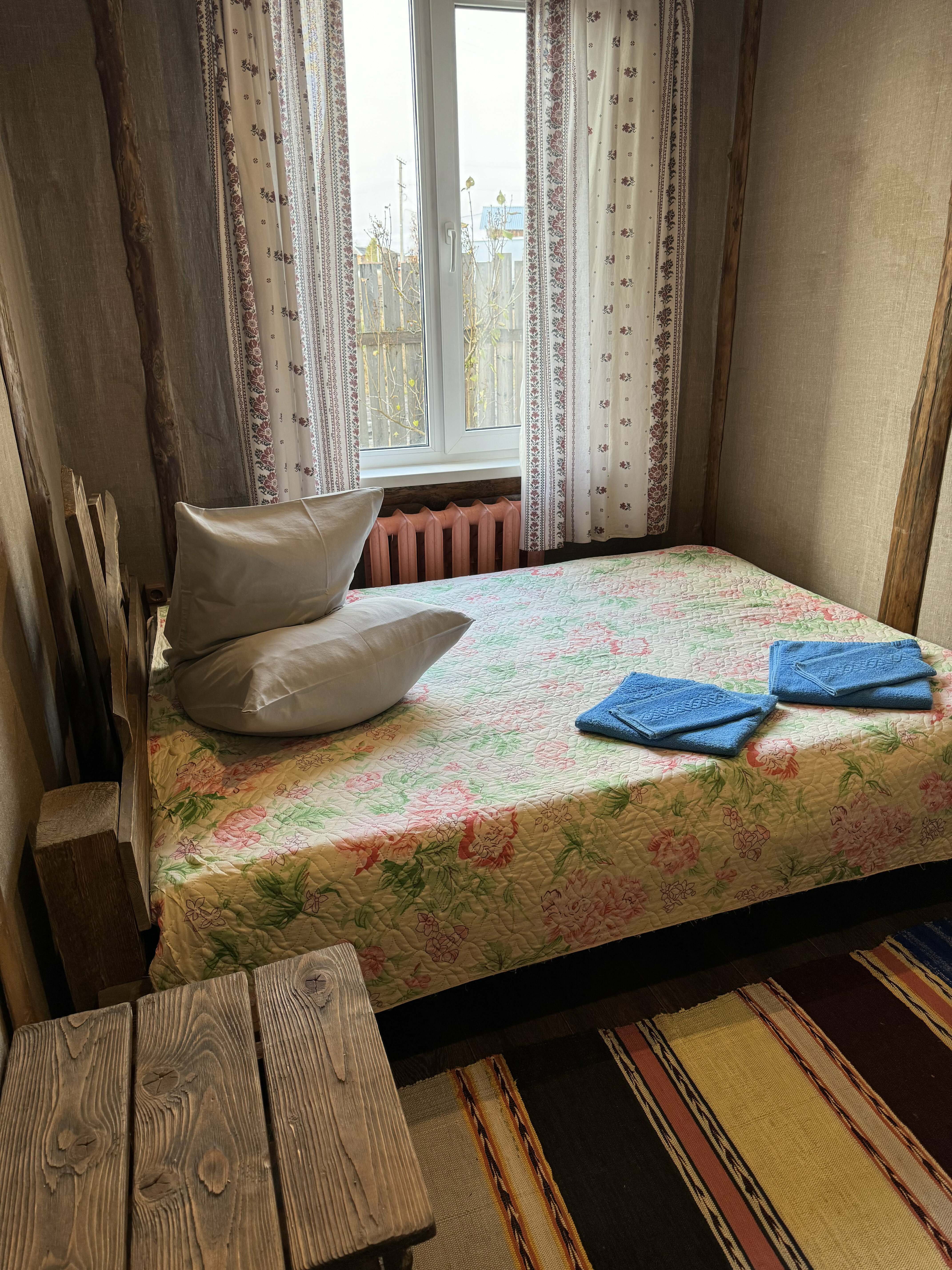 Двухместный номер с двуспальной кроватью и дополнительной кроватью