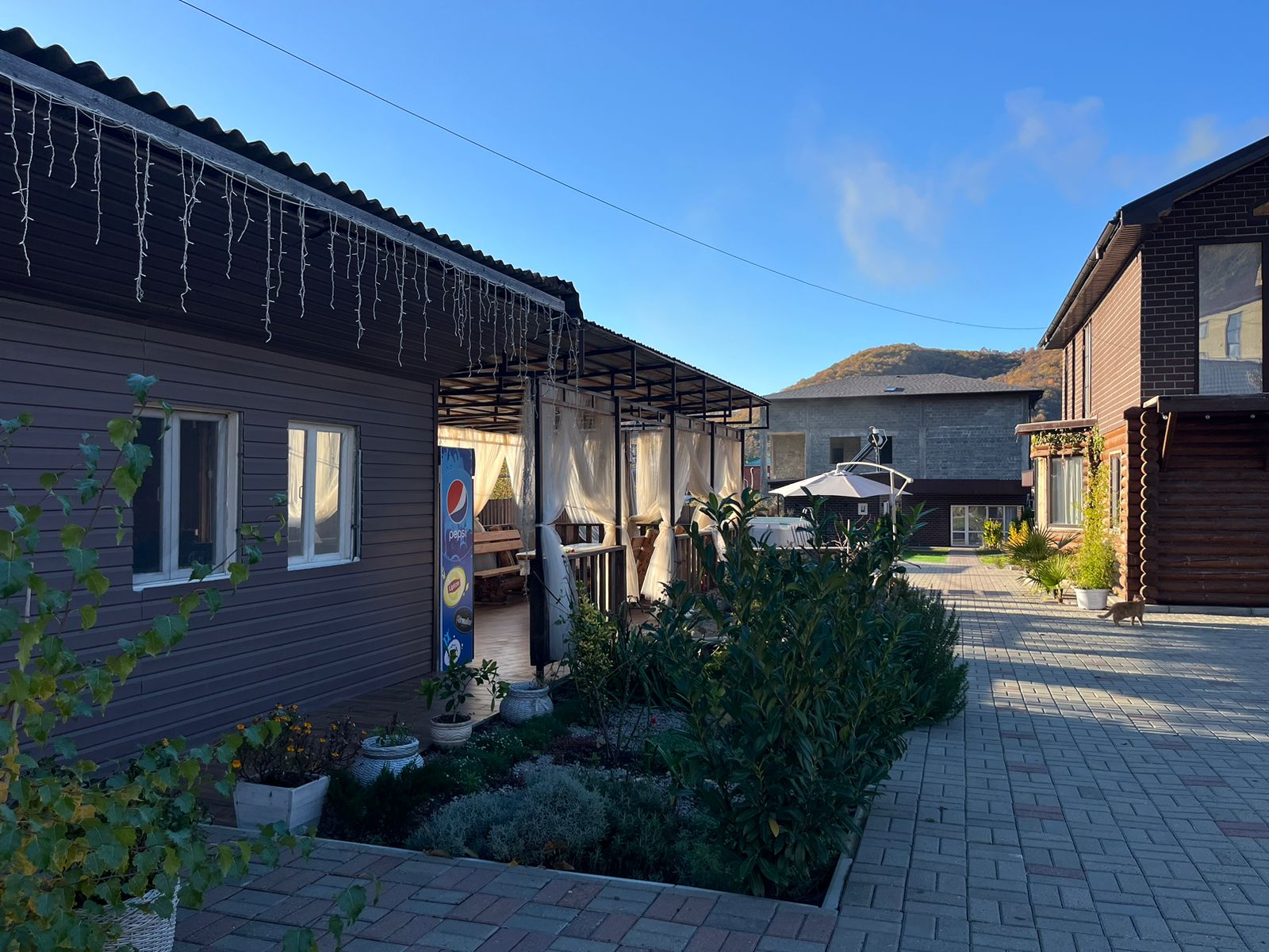 Номер-студия с кроватью размера "king-size" и диван-кроватью