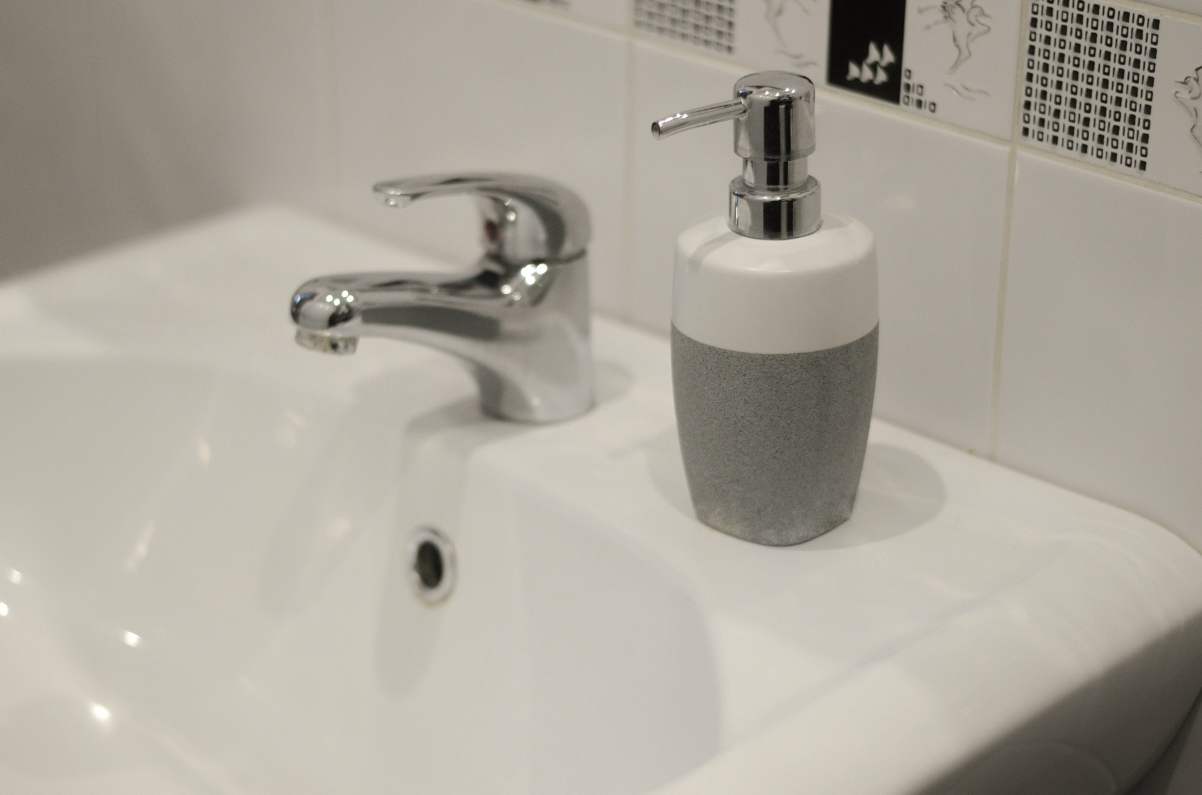 Двухместный номер с 2 отдельными кроватями и общей ванной комнатой