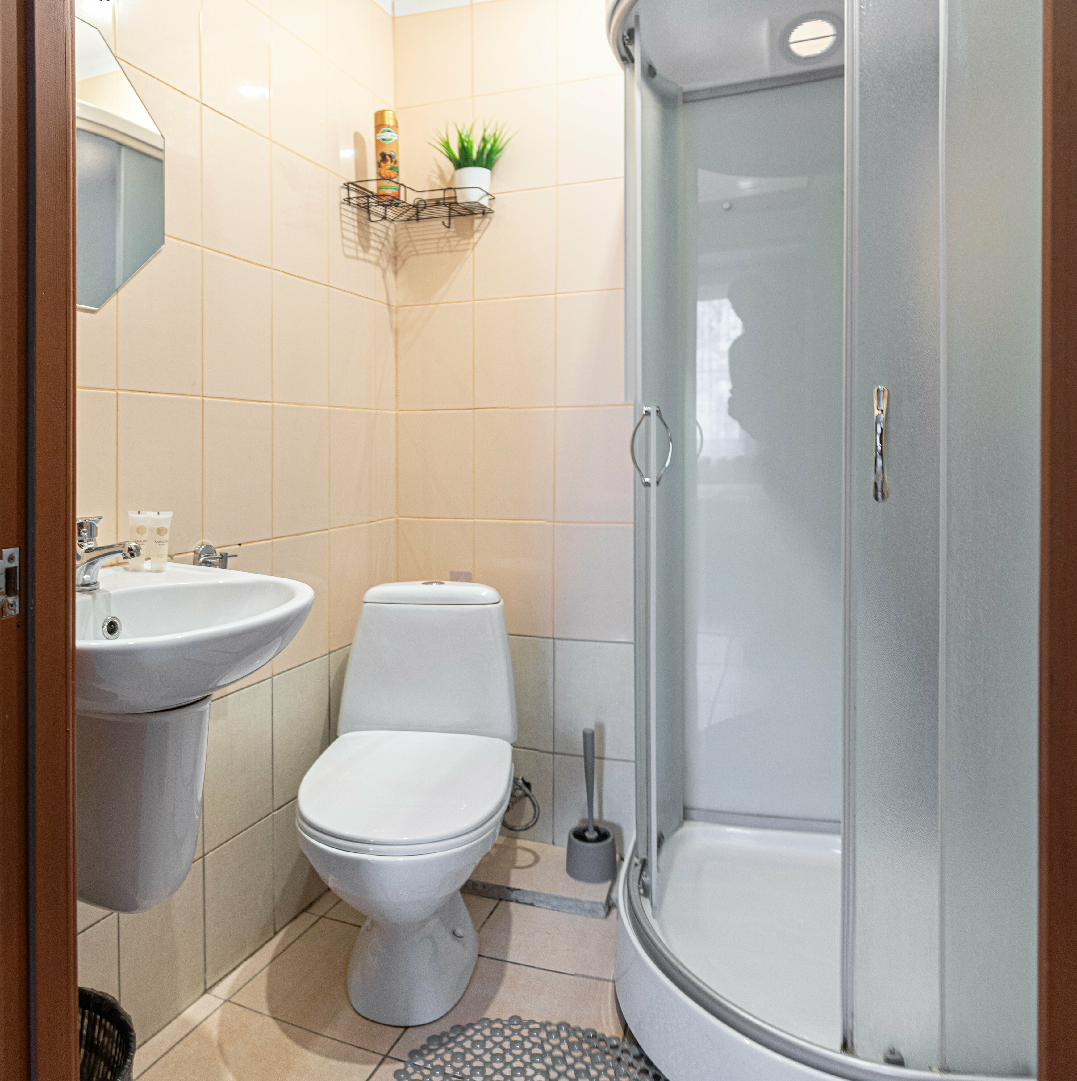 Cемейный номер с собственной ванной комнатой