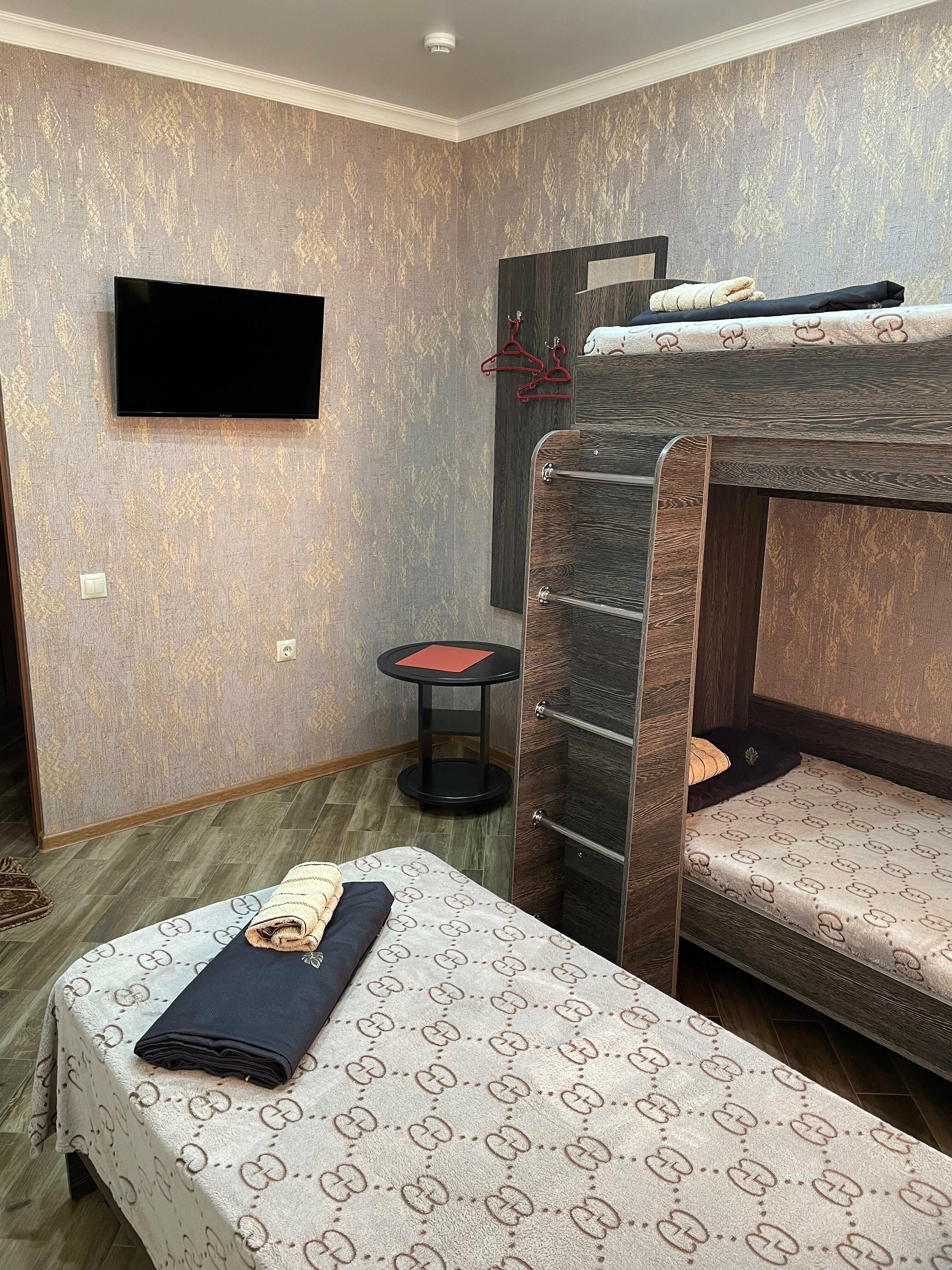 Трехместный номер с душем