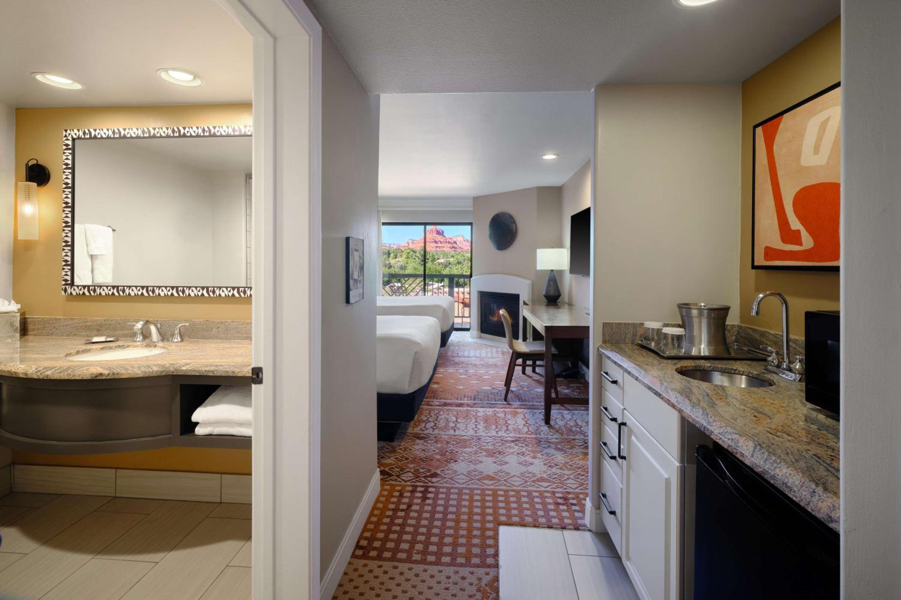 Double Queen Room with Hearing Accessible Tub - Red Rock View