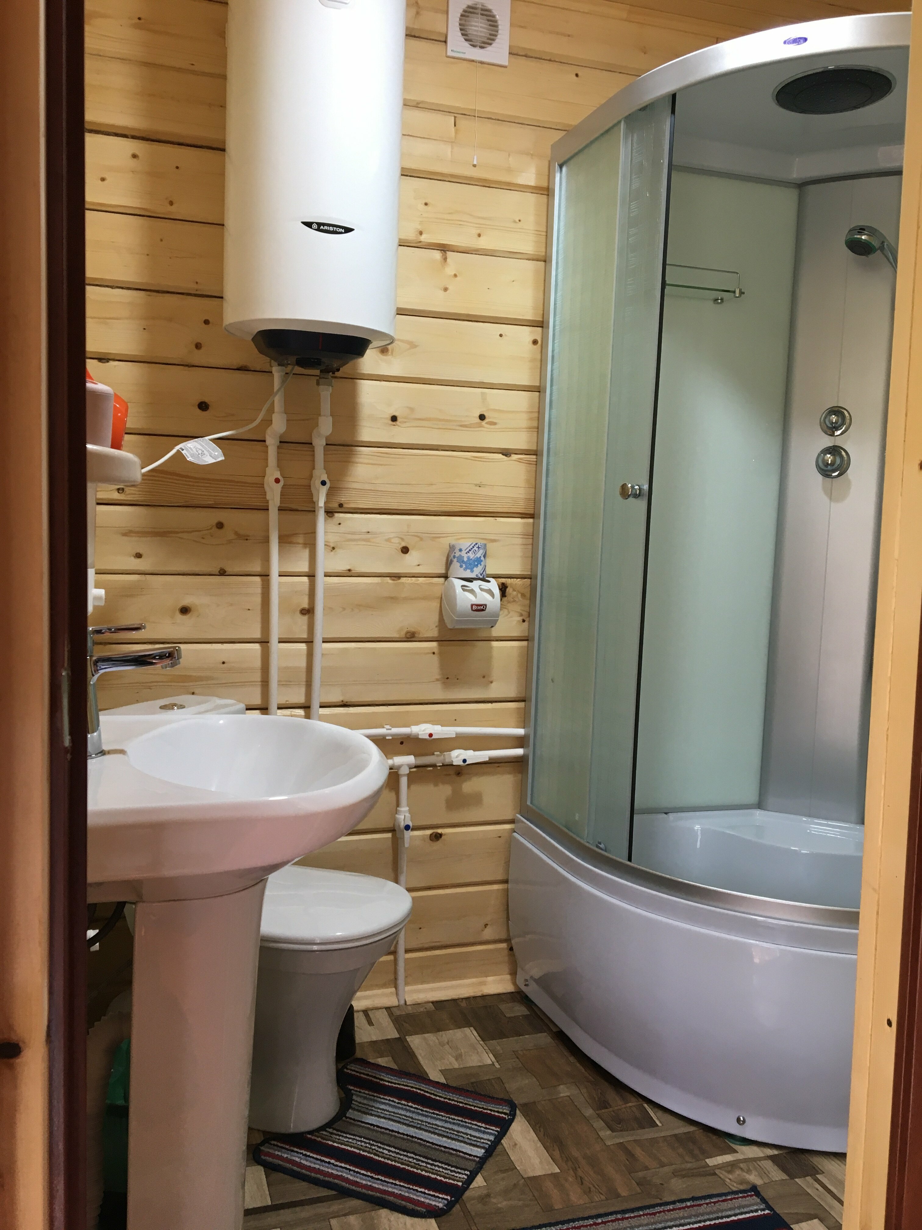 Дом с видом на озеро