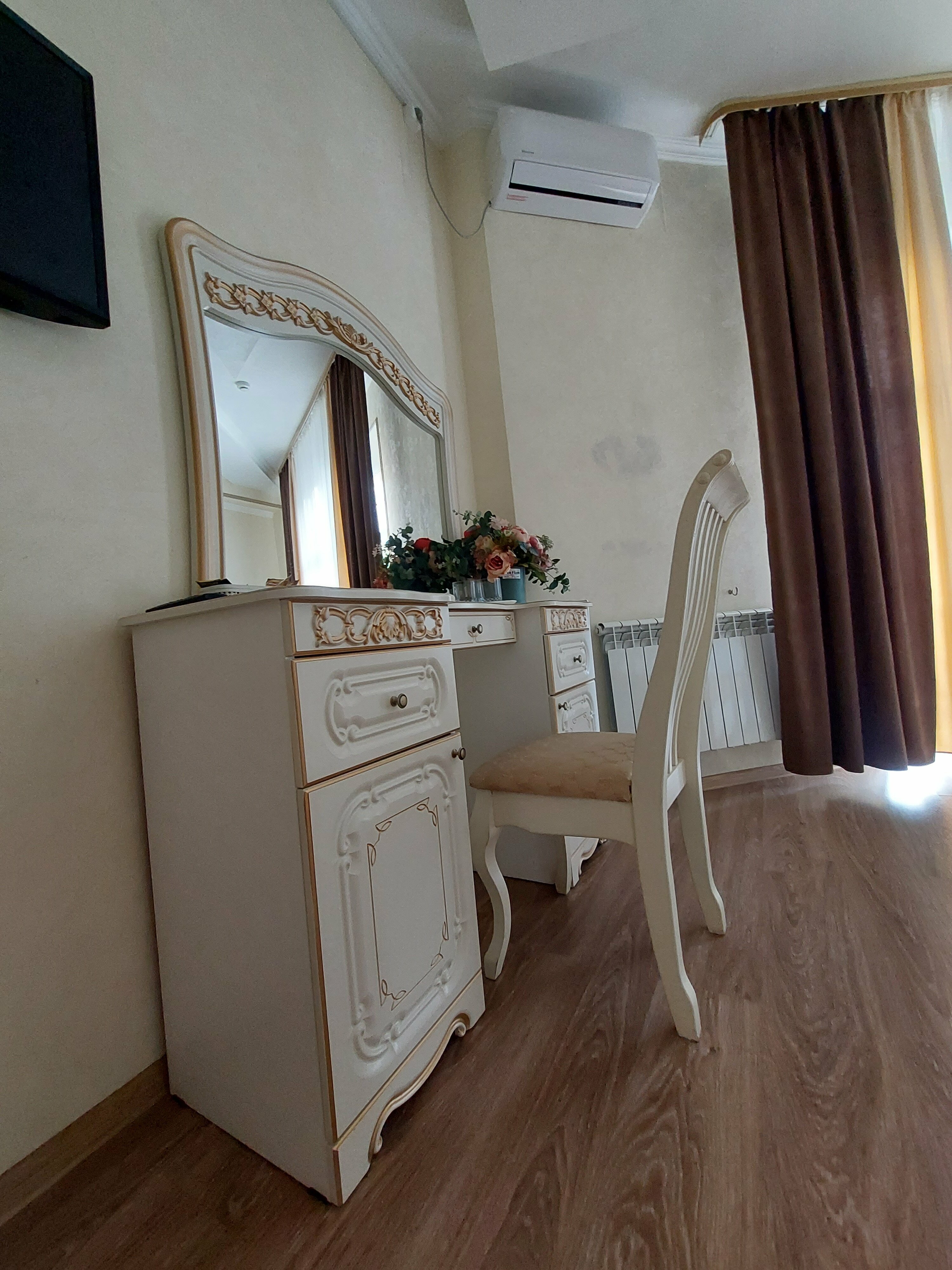 Трехместный номер с окном