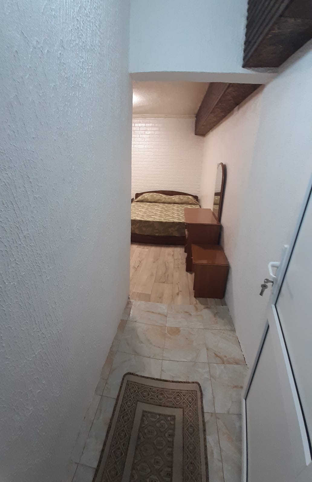 4- местная комната со своим с/у рядом с комнатой