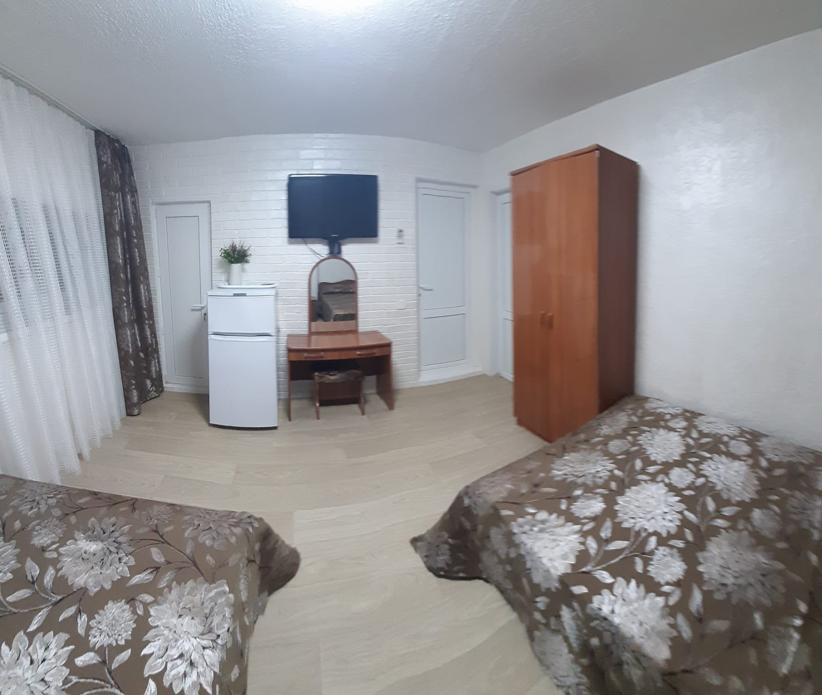 Четырехместный номер с ванной комнатой