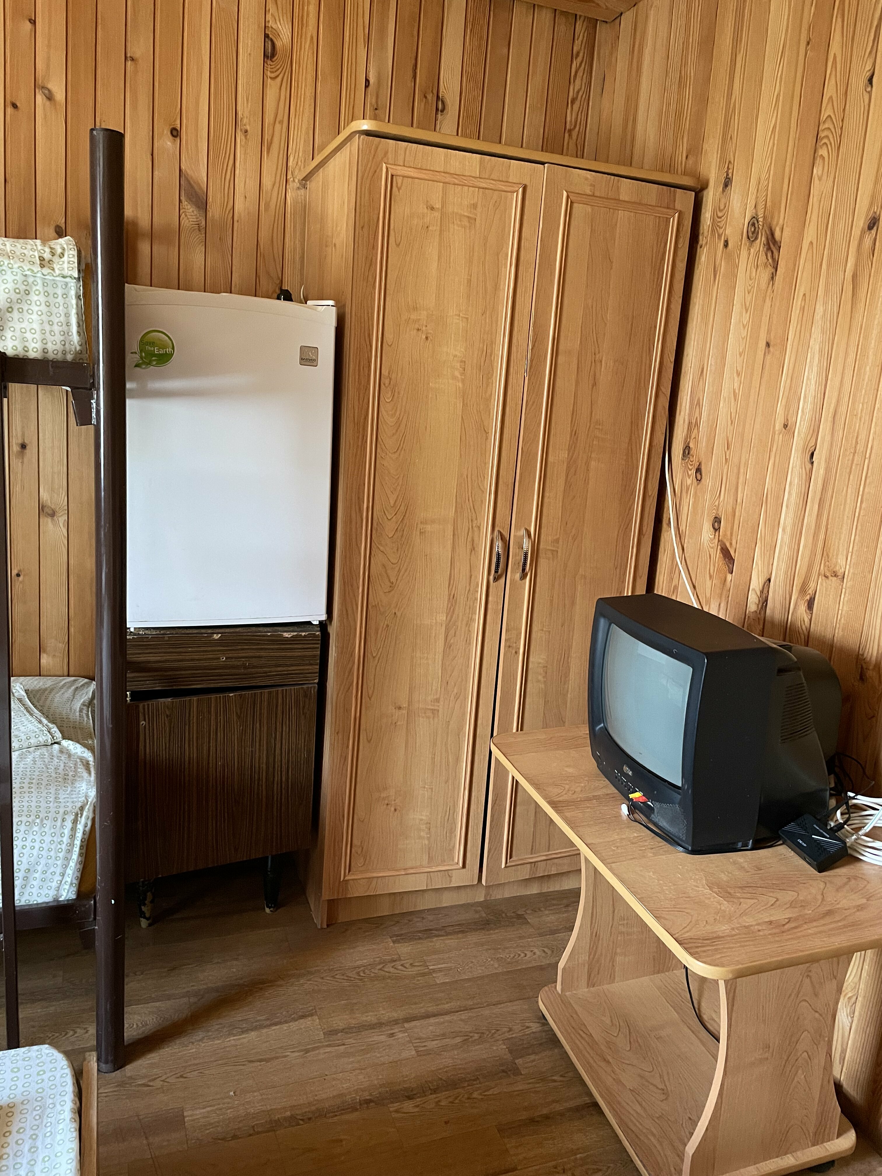 Четырехместный номер эконом-класса с общей ванной комнатой