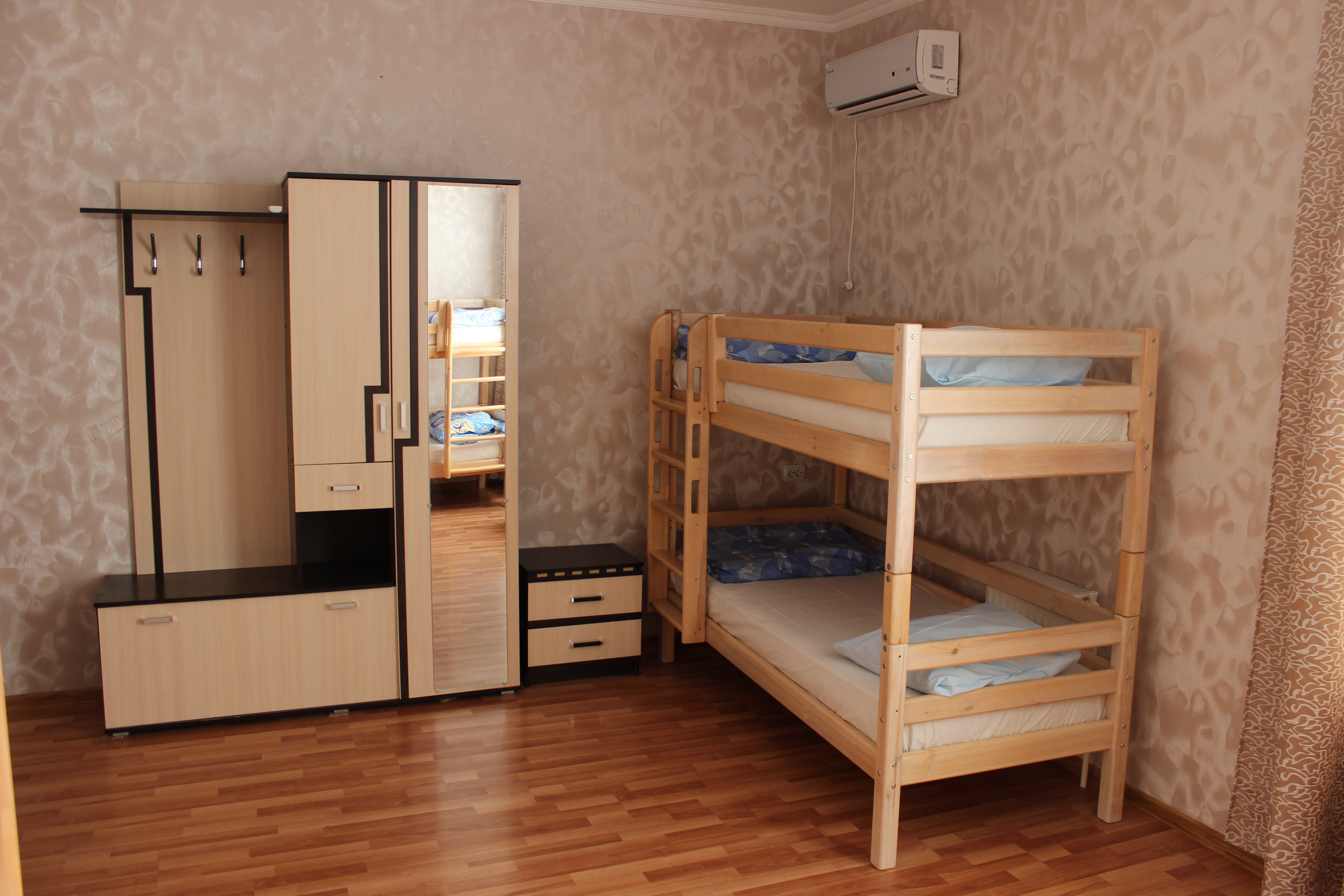 Общий 6-местный номер для мужчин и женщин