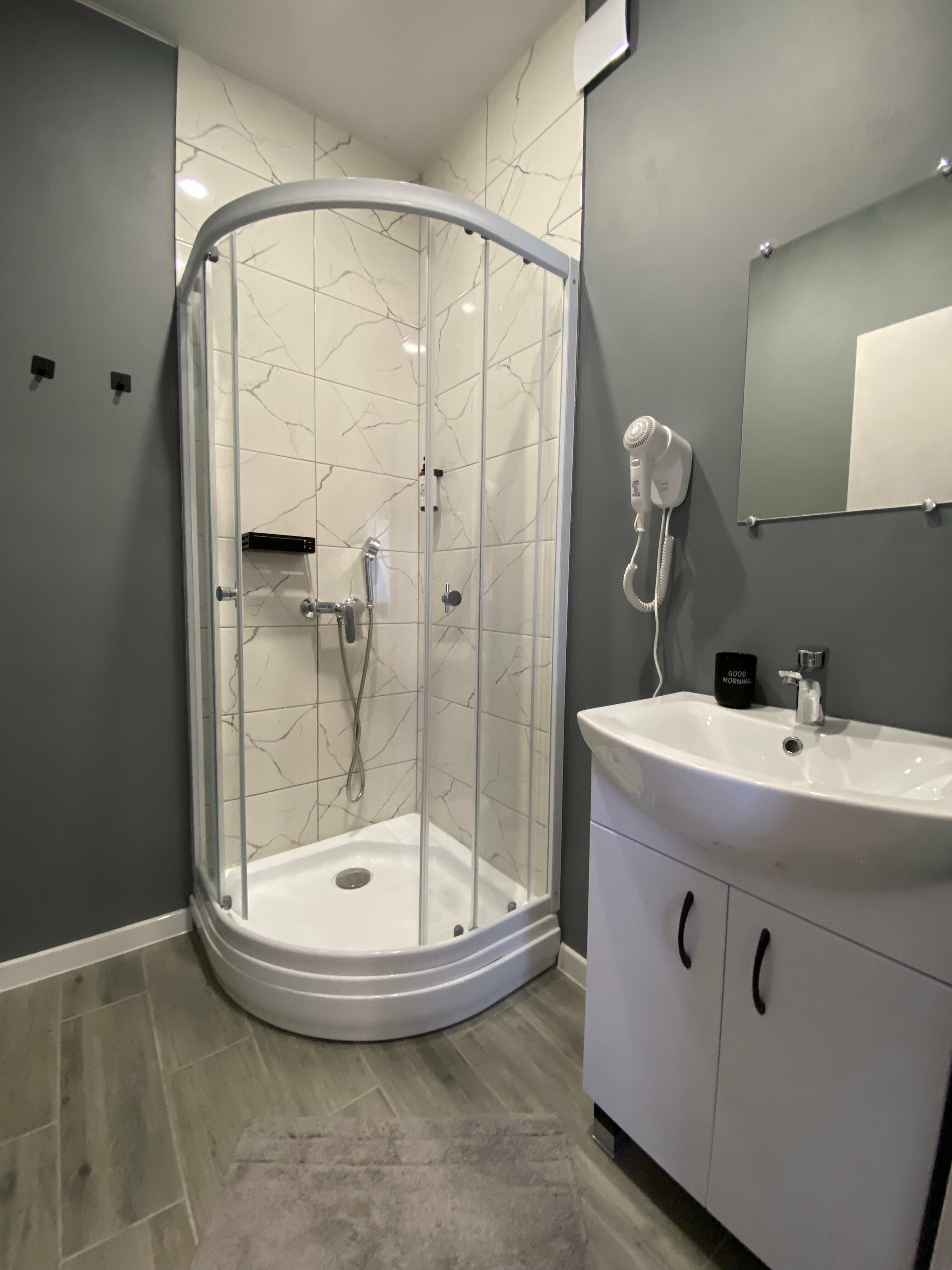 Двухместный номер с 1 кроватью или 2 отдельными кроватями и общей ванной комнатой