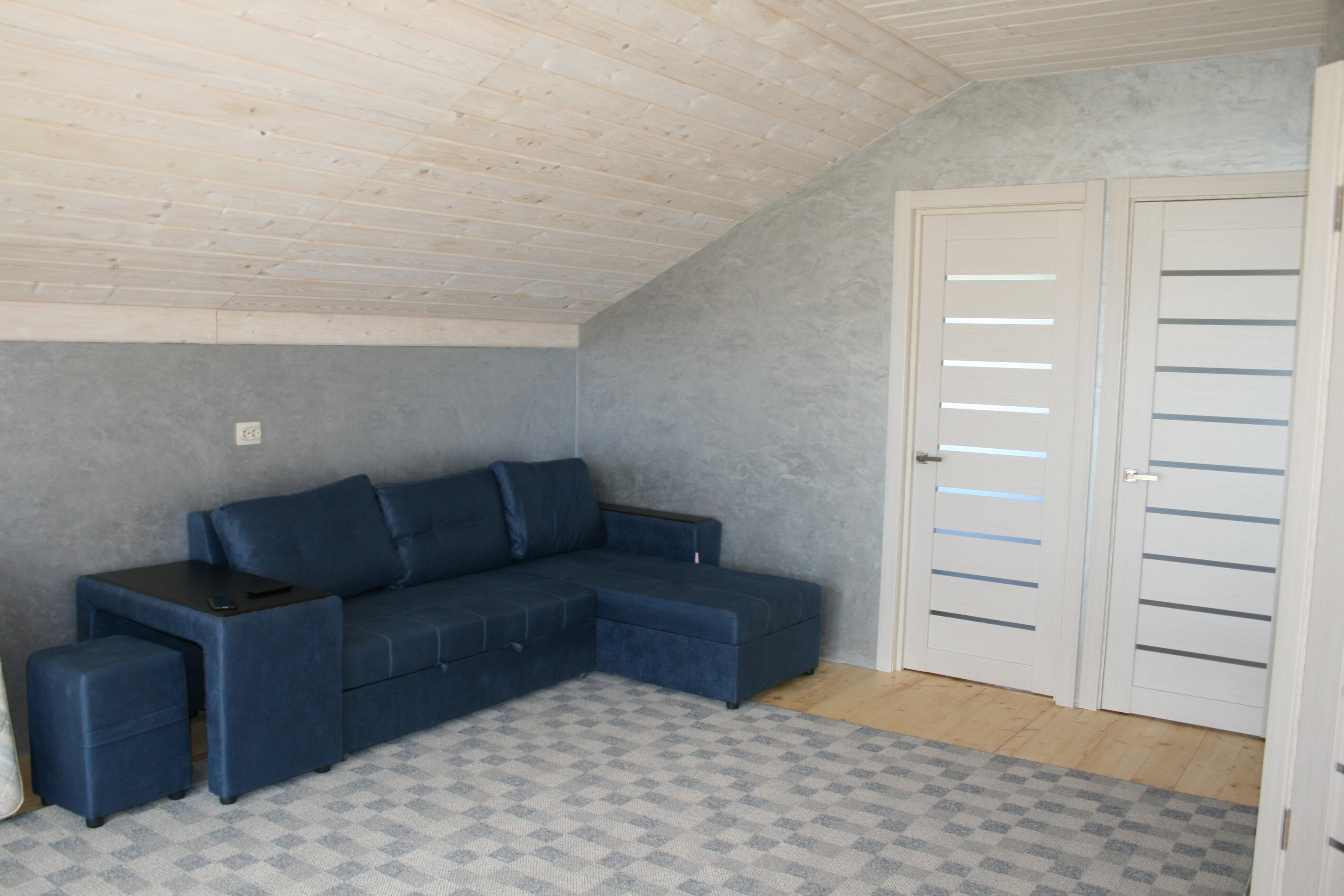 Семейный номер с боковым видом на море