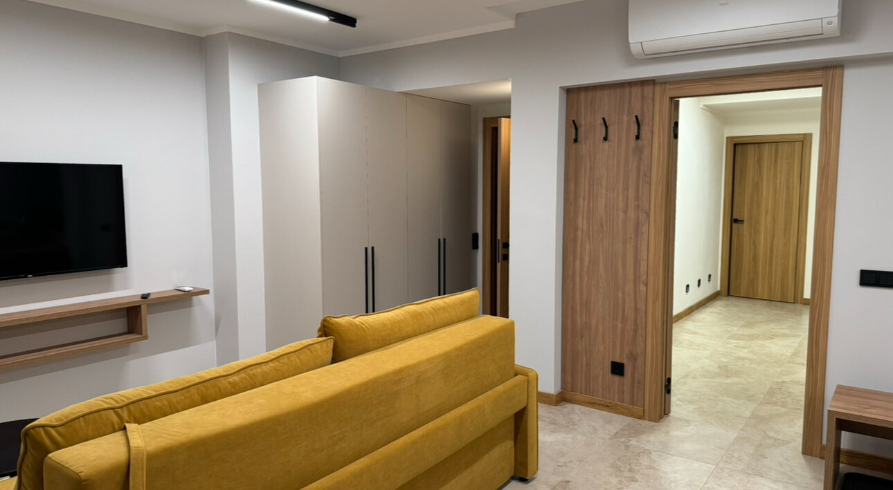 Семейный номер на цокольном этаже (с окнами)