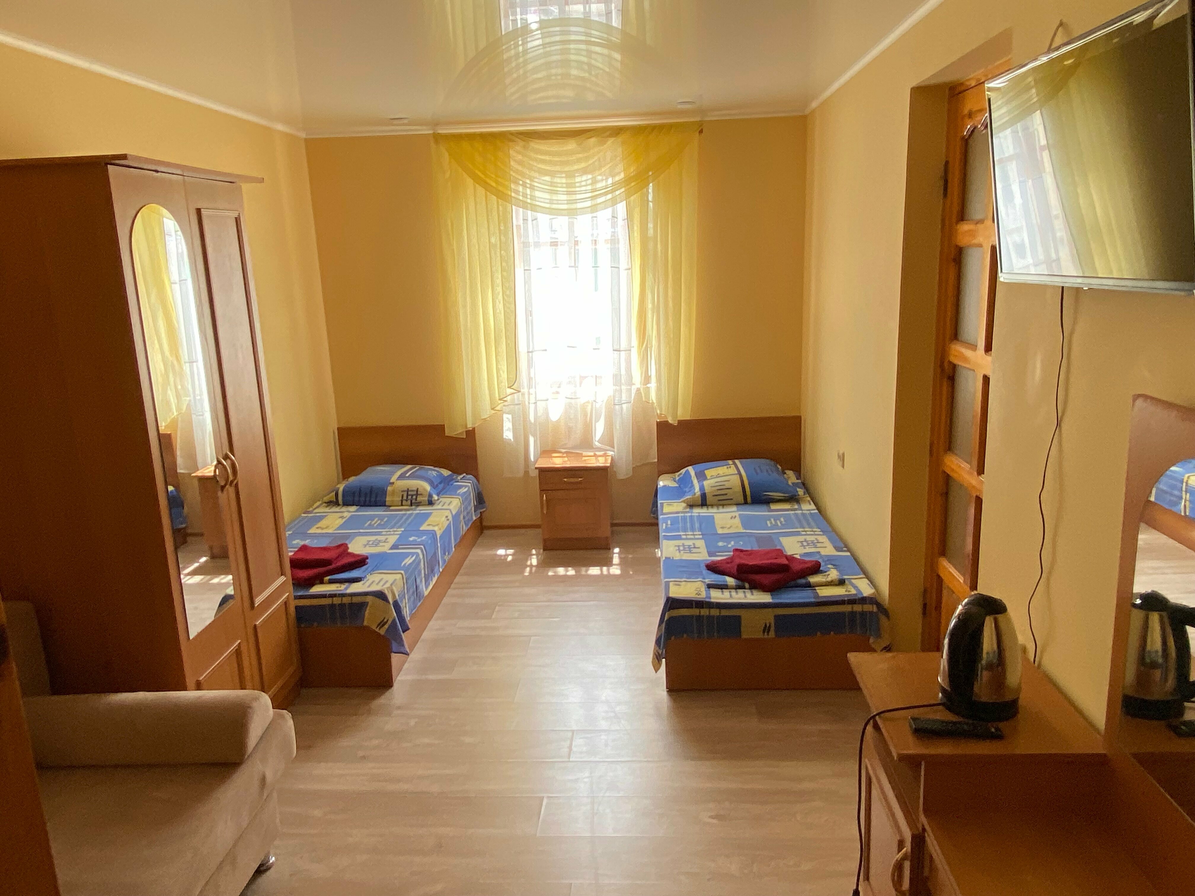 Трехместный номер с террасой