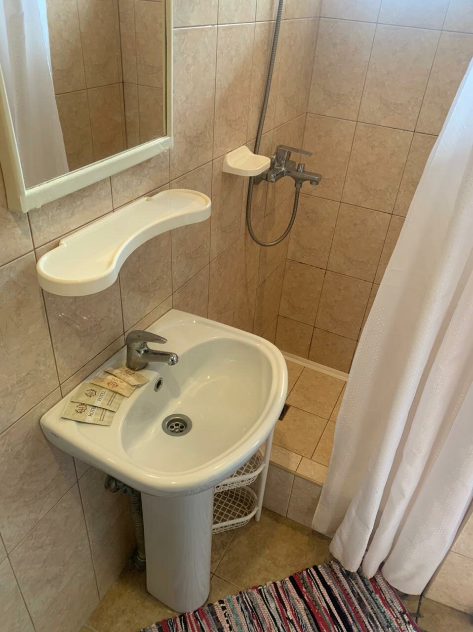 Двухместный номер эконом-класса с 2 отдельными кроватями